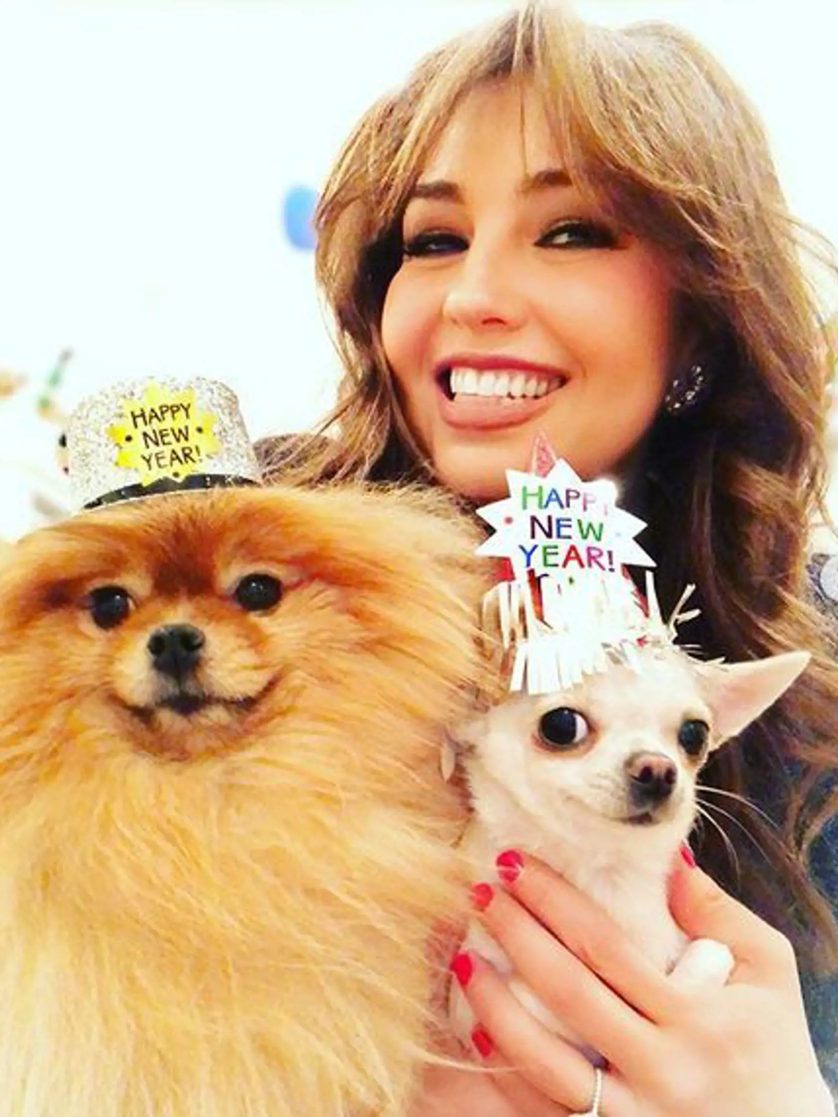 Thalía so svojimi domácimi miláčikmi. 