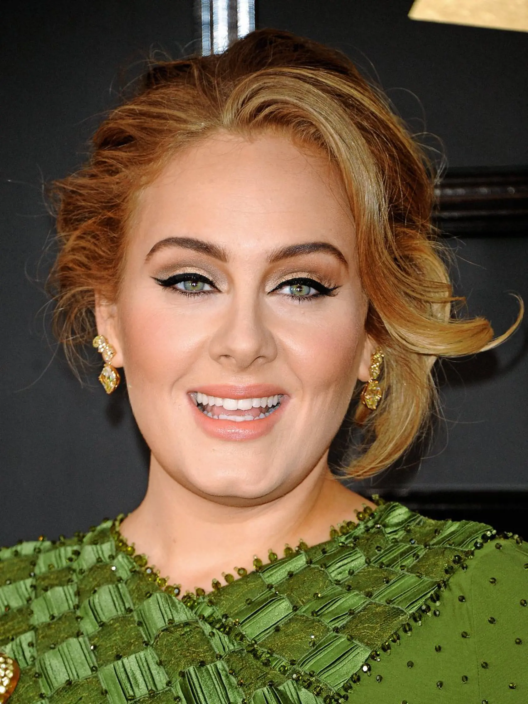 Adele plodí megahity - napríklad skomponovala a nahrala ústrednú melódiu pre film Skyfall, 23.bondovku.