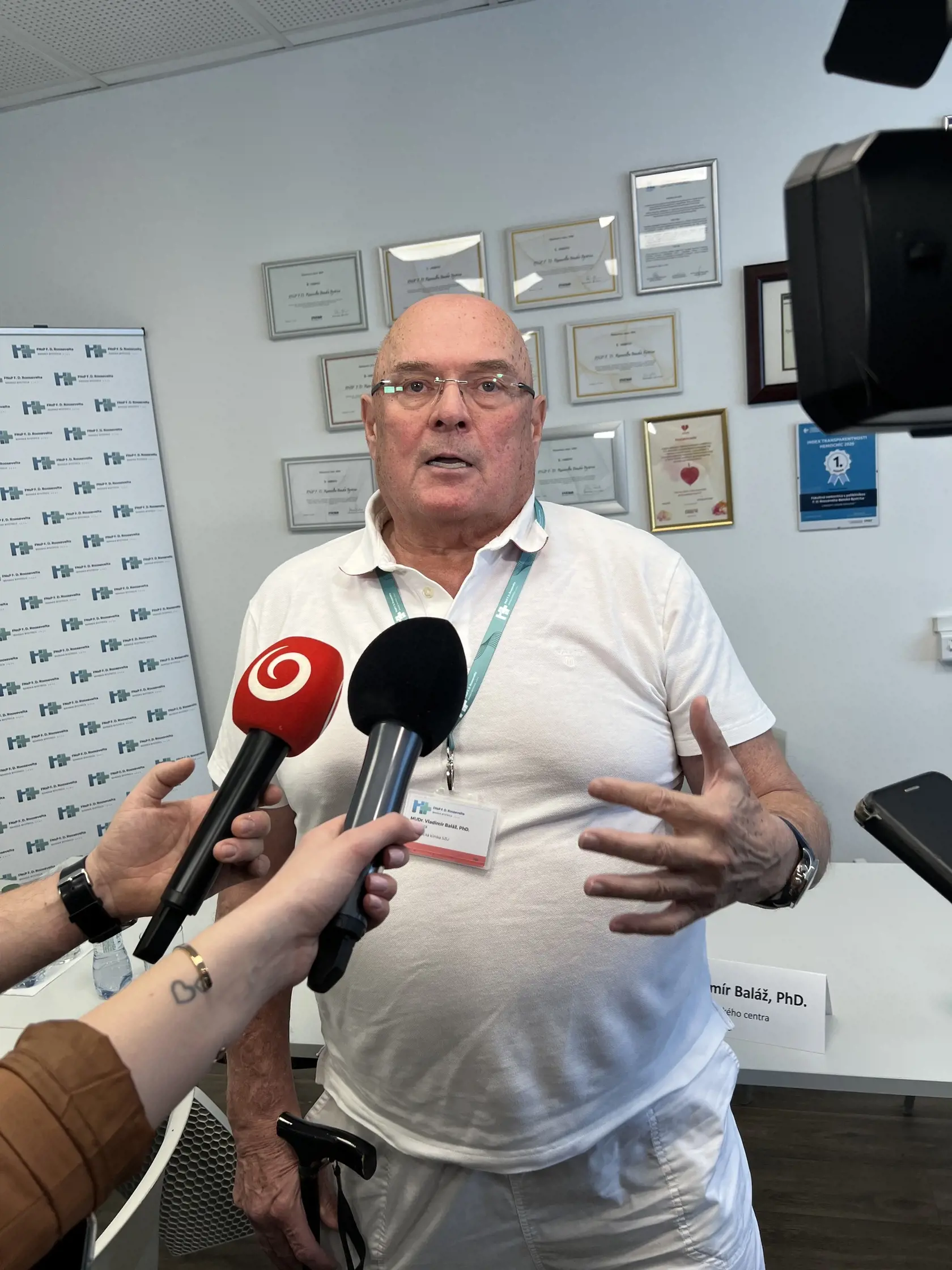 Podľa Baláža je dôležité, aby sa nemocnica stala referenčným centrom pre výučbu robotických chirurgov na Slovensku. 