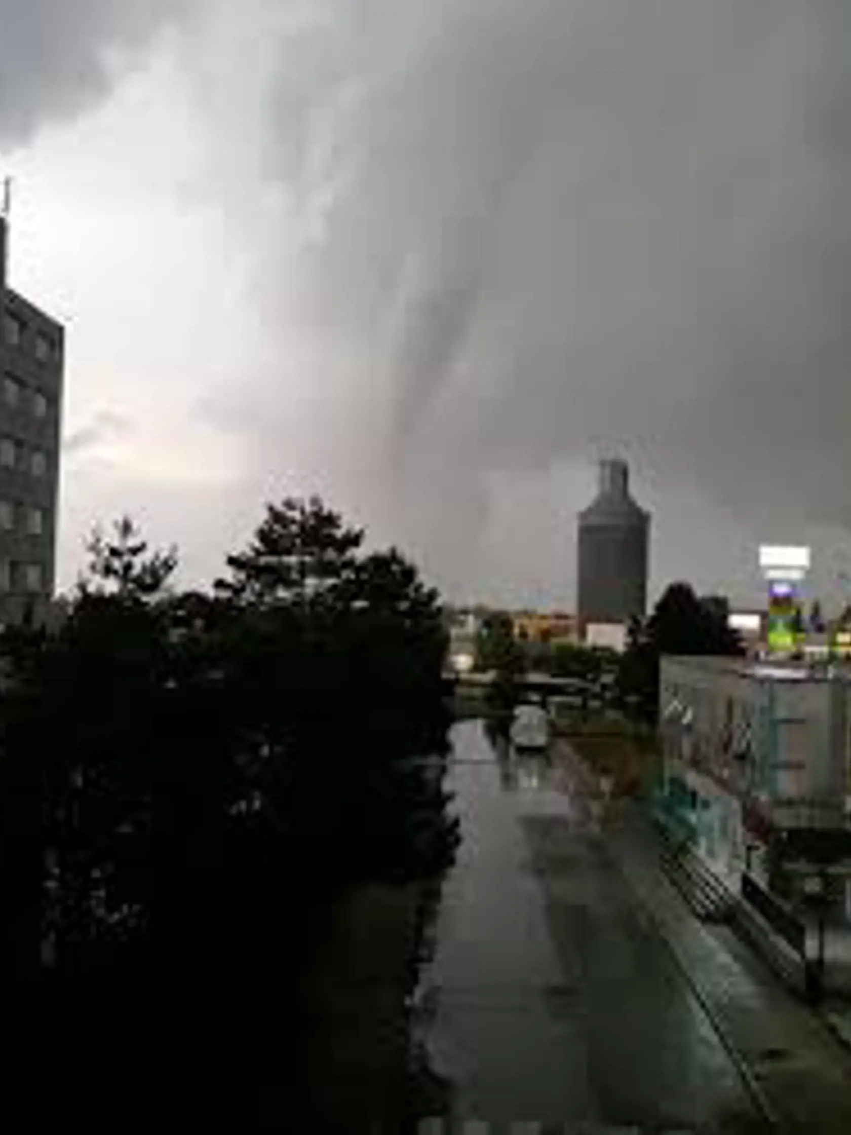 Susedné Česko pustošilo tornádo.