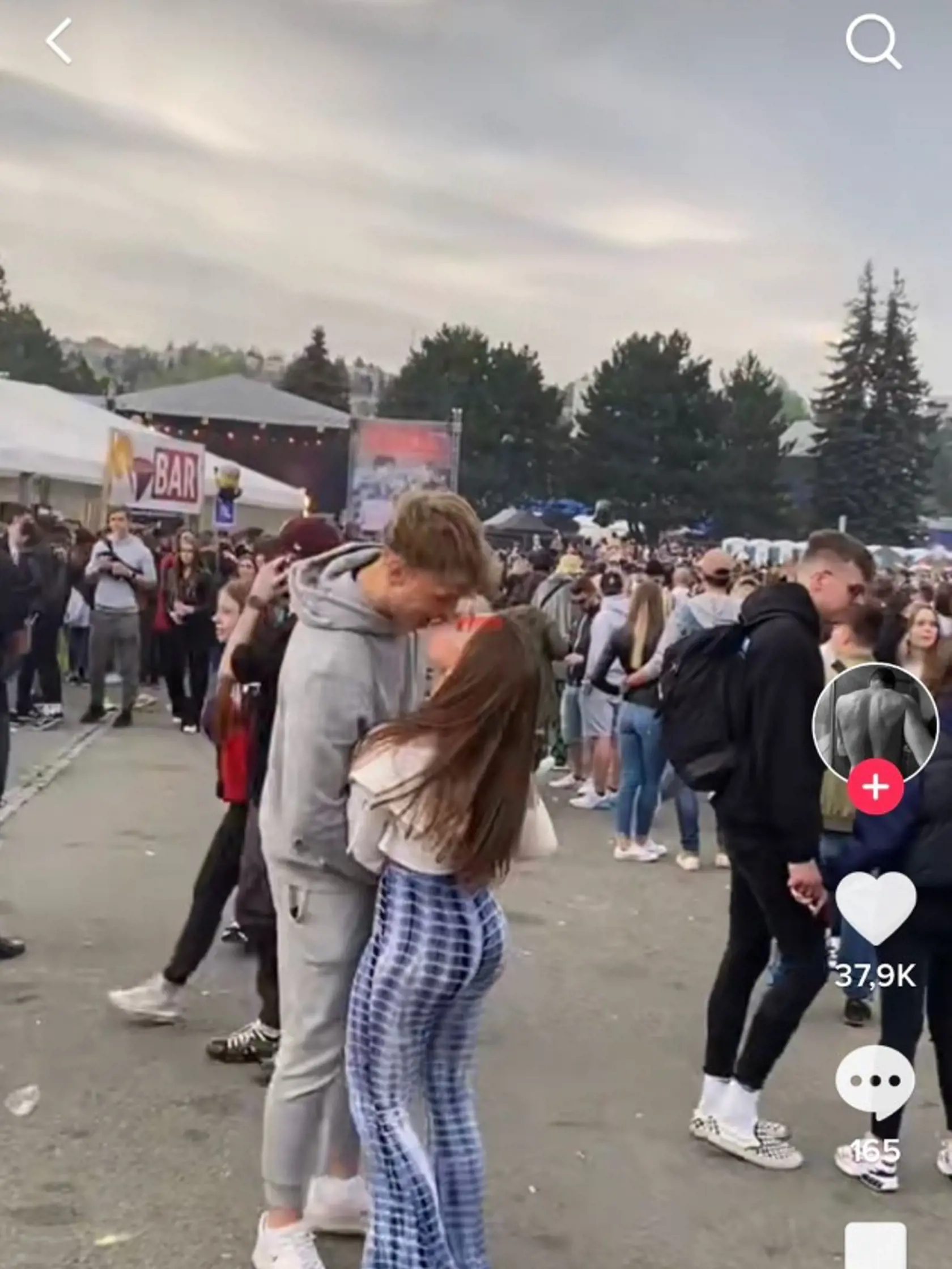 David a Rebeka na zamilovaných fotkách.
