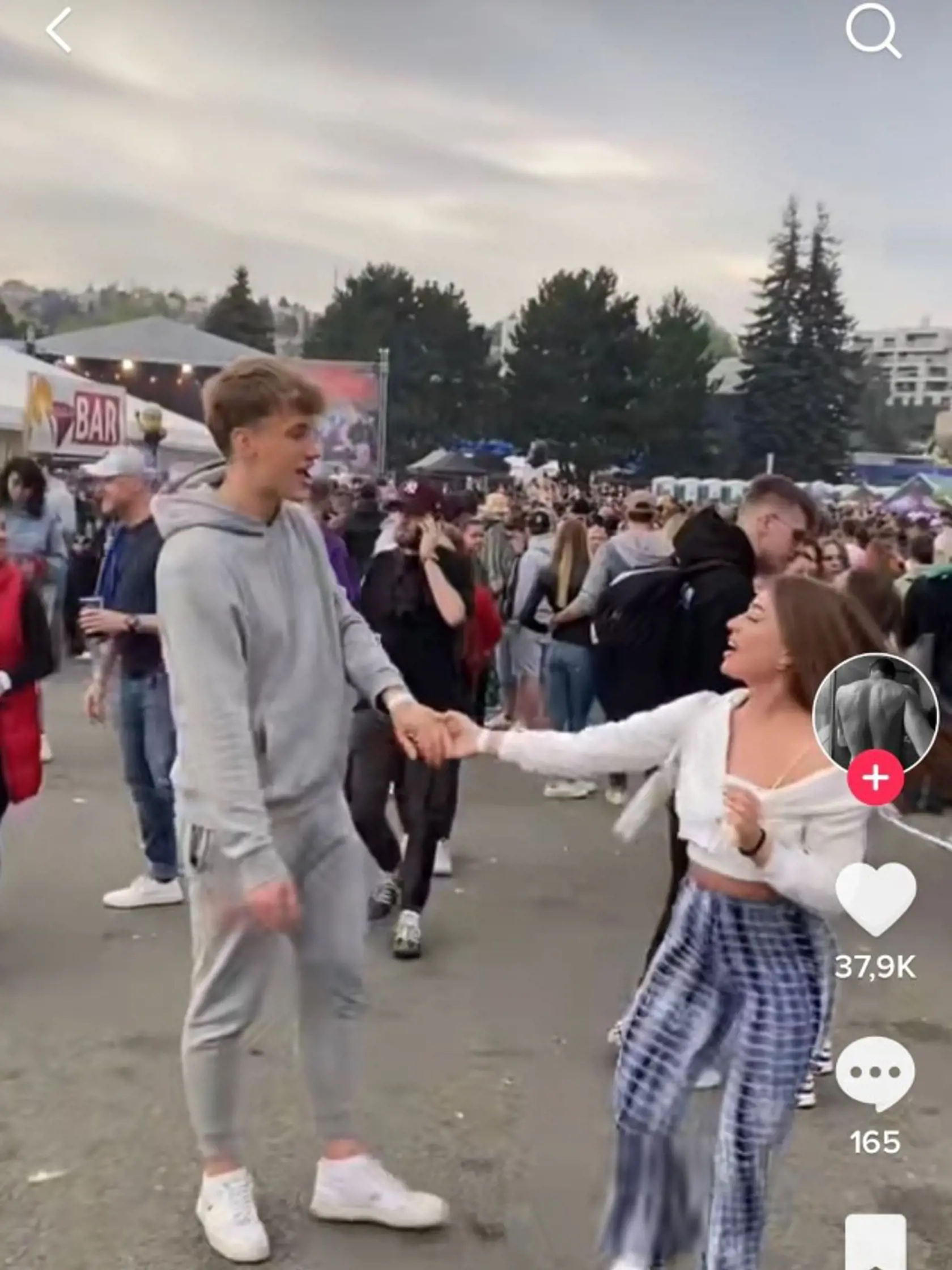 David a Rebeka na zamilovaných fotkách.
