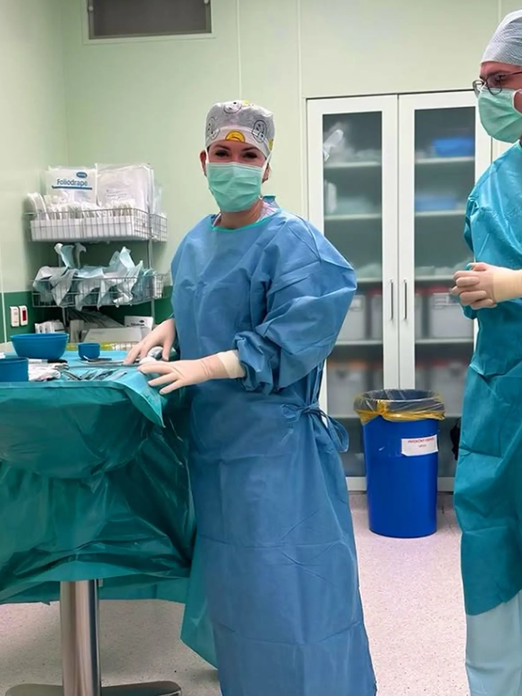 Poslankyňa Jana Bittó Cigániková (SaS) dokončuje už svoju tretiu vysokú školu. Počas práce v parlamente sa stíha učiť na skúšky aj praxovať v noci v nemocnici.