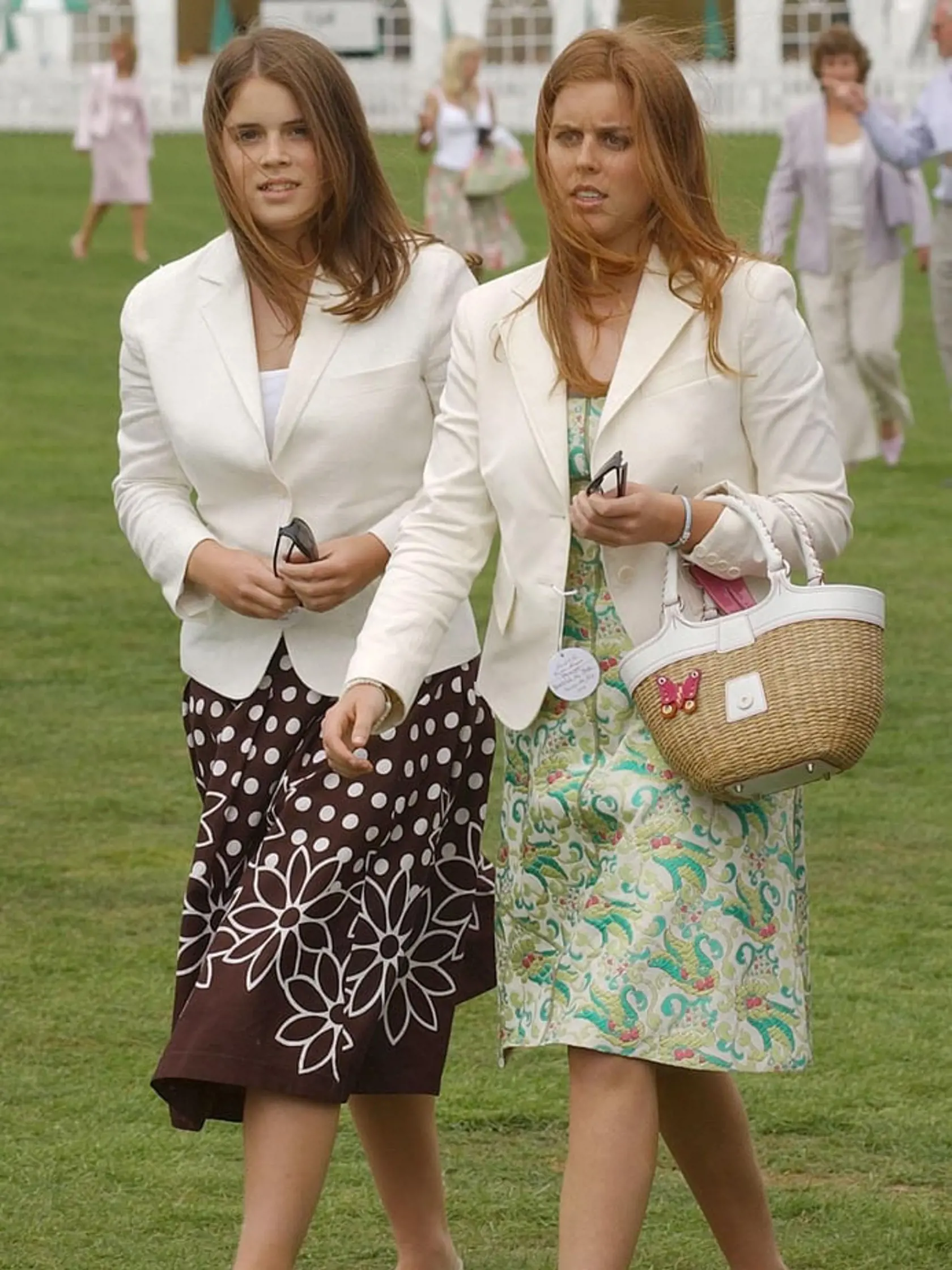 Princezné Eugenie a Beatrice používajú priezvisko York, keďže ich otec princ Andrew je vojvoda z Yorku.