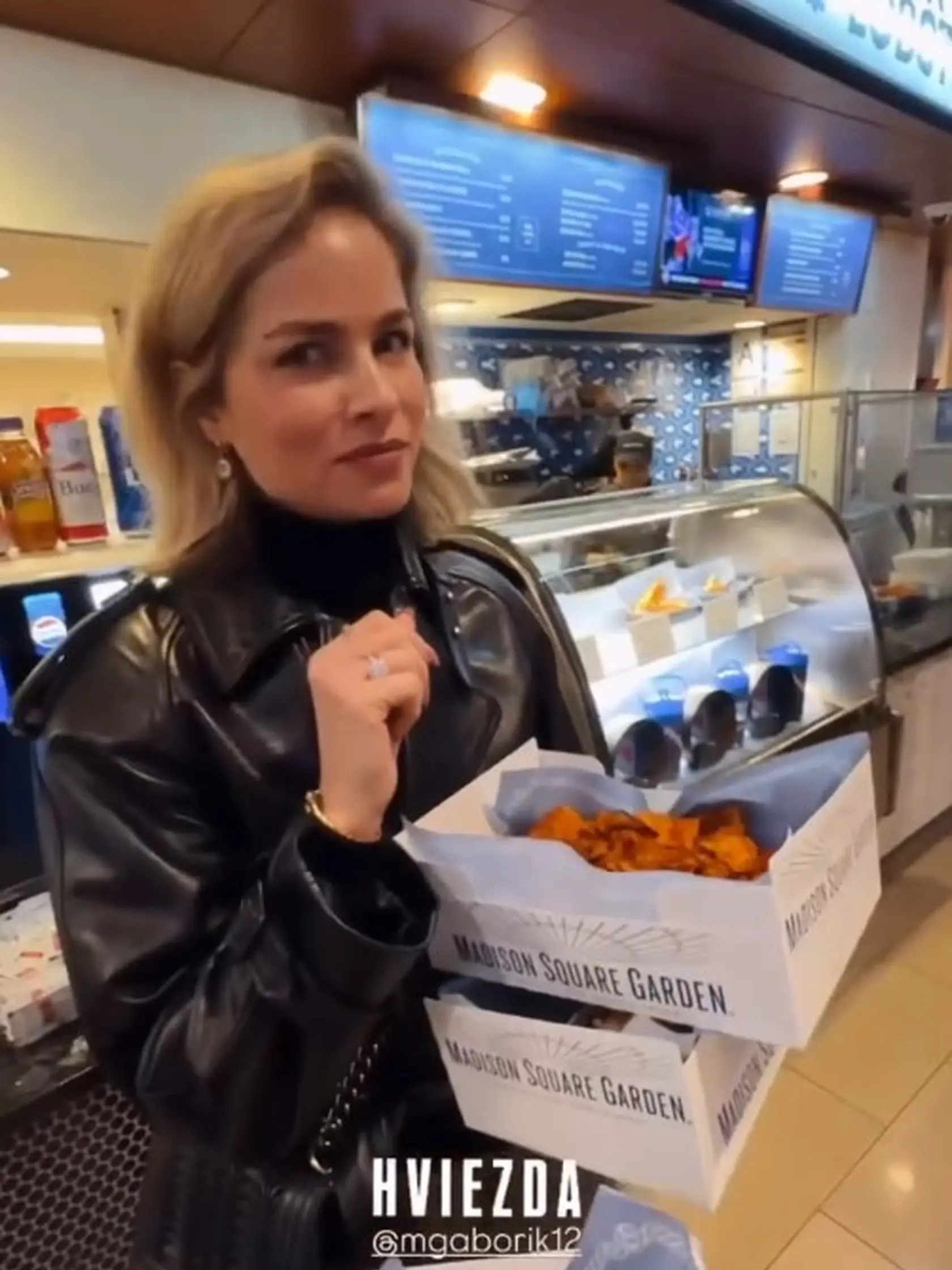 Zápas Rangers si užila aj Mariánova manželka Ivana.