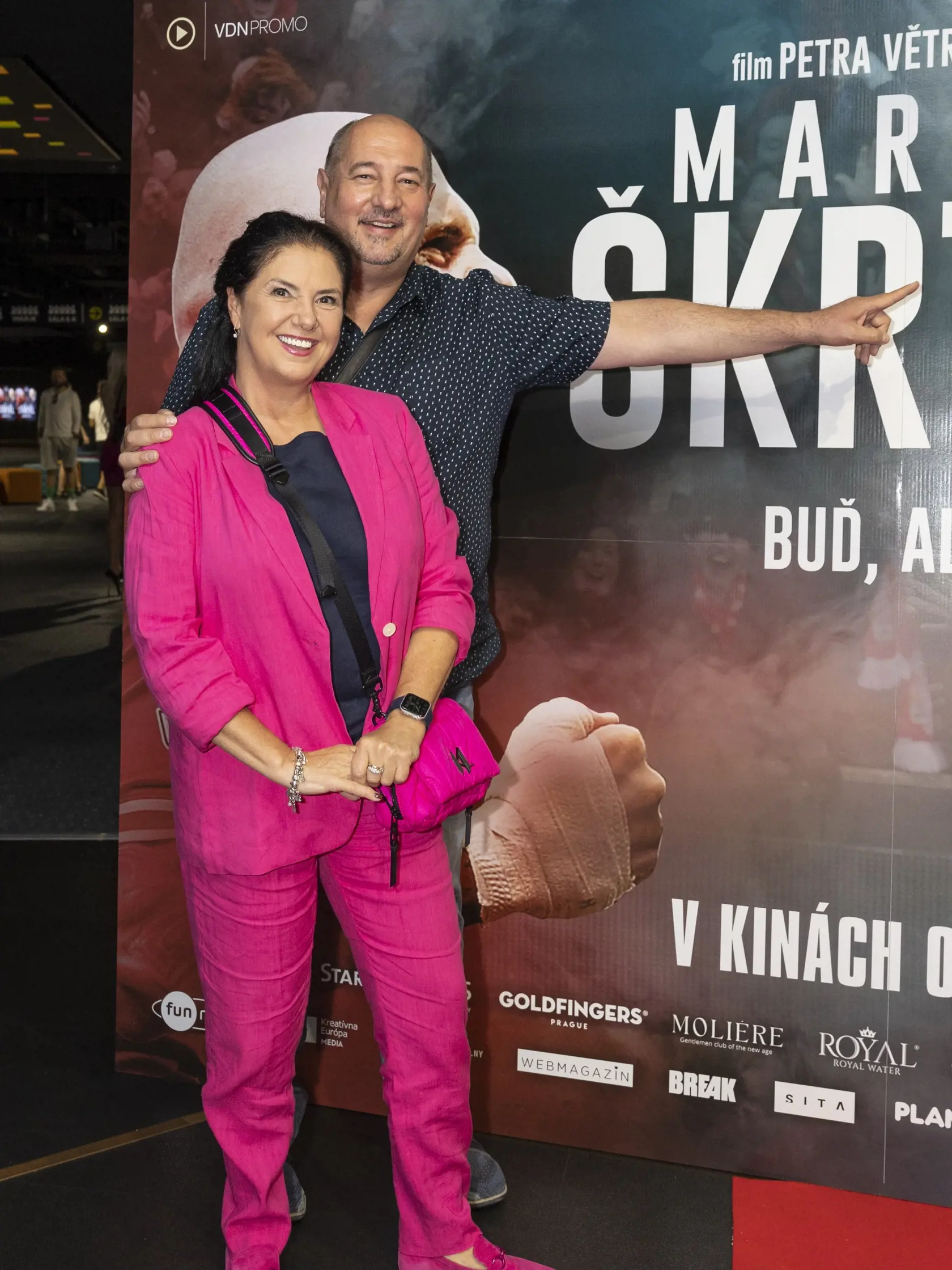 Bratislavská premiéra filmu Buď, alebo o bývalom slovenskom futbalovom reprezentantovi Martinovi Škrtelovi. Na snímke je Iveta Malachovská a Martin Malachovský.