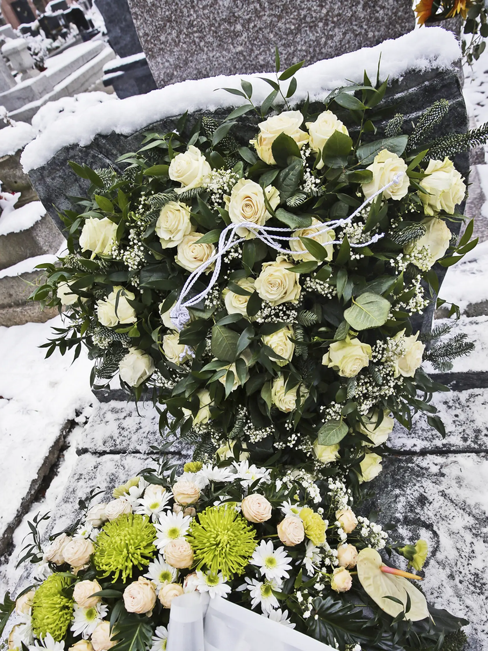 Monike blízki venovali krásne srdce z bielych ruží.