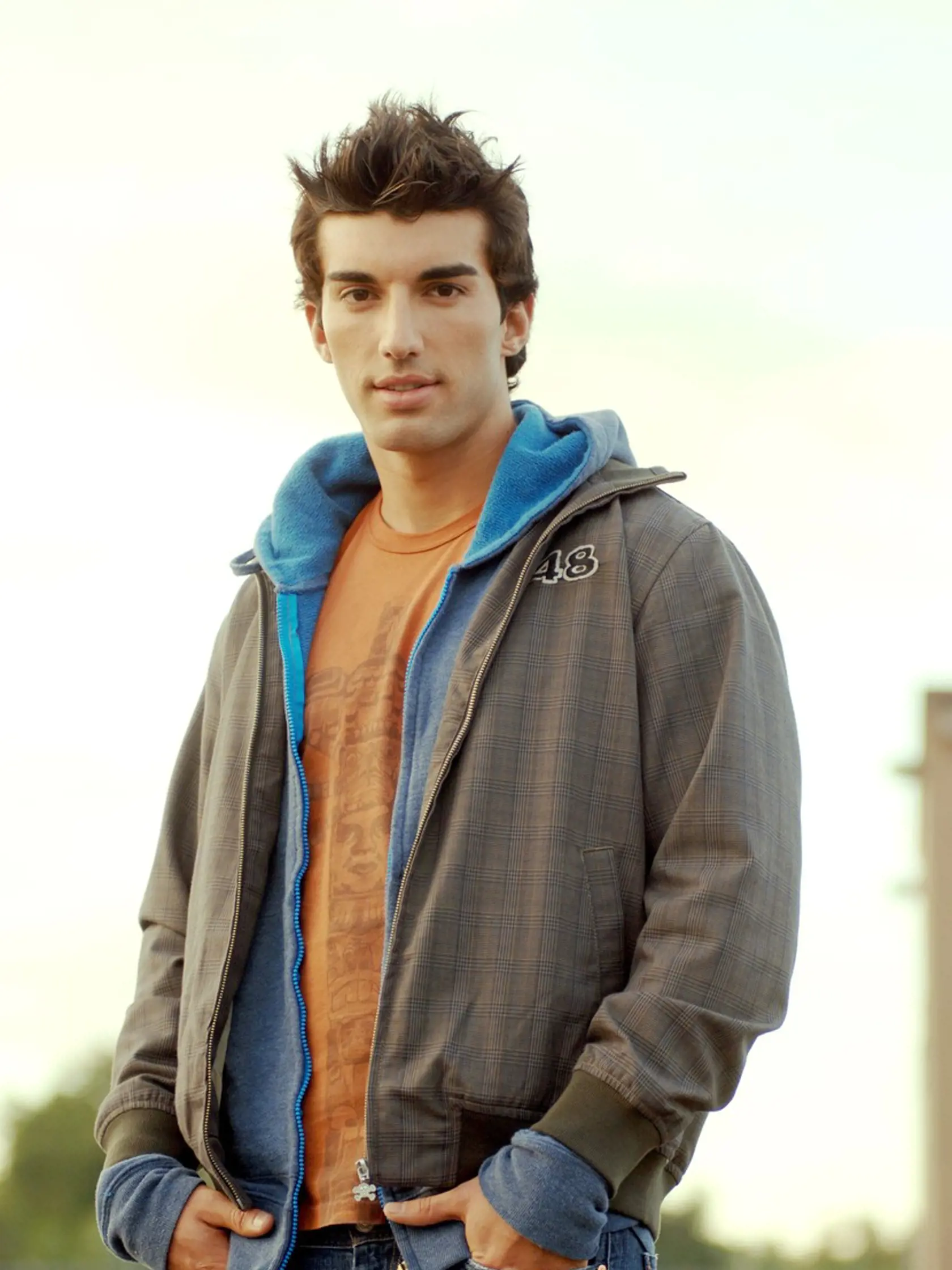 Justin Baldoni ako Reid Bardem sa objavil až v poslednej sérii, kde hral študenta medicíny, ktorý sa zblíži s Amy a ohrozí jej vzťah s Ephramom. Býva u Brighta Abbotta, a keď ho vyhodia zo školy, pokúsi sa o samovraždu.