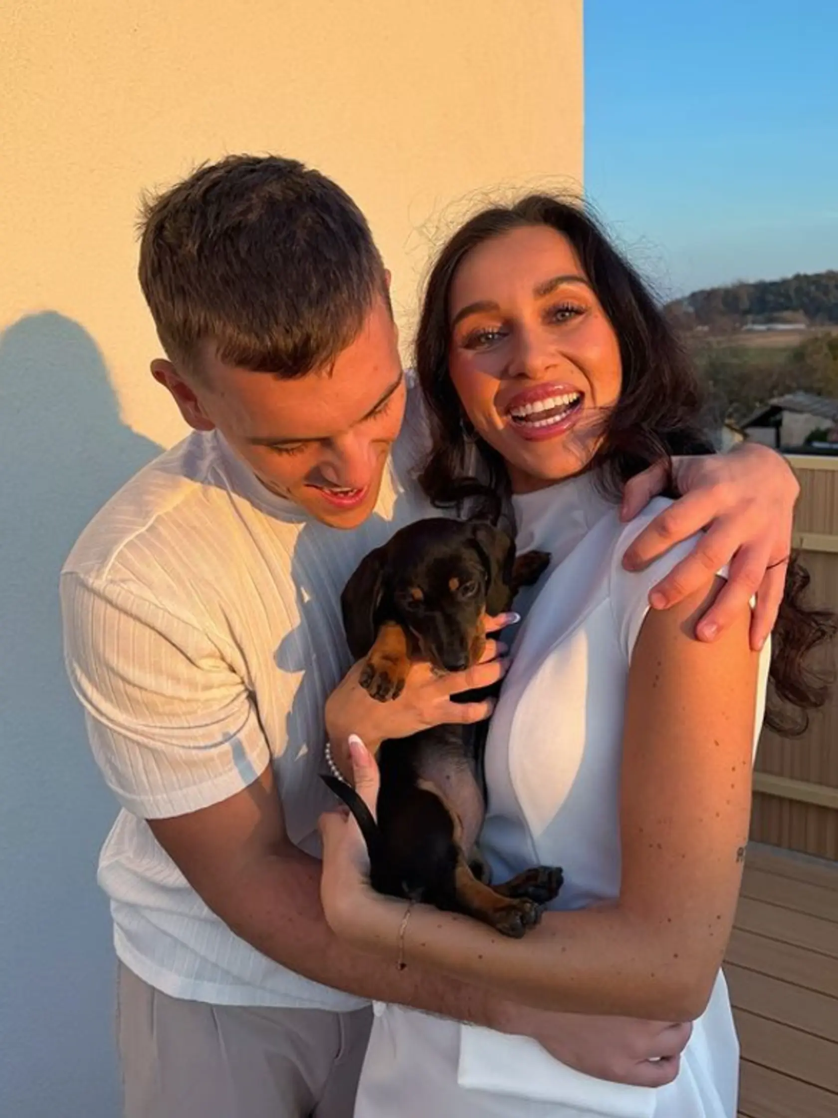 Bianka a Jovinečko sa pochválili prírastkom do rodiny. "Vitaj v našej rodine Bibóca💕
Jazvečík trpasličí, krátkosrstý, 9 tyždňov má," napísala Bianka.
