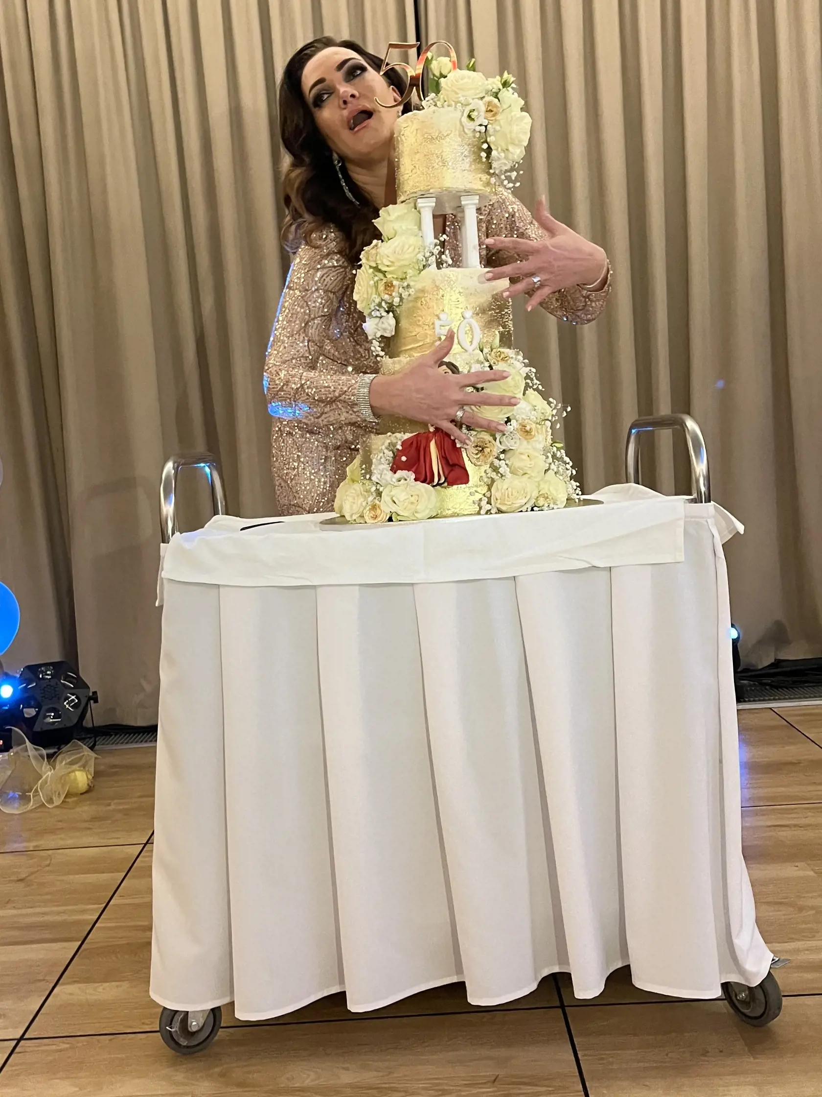 Karin Majtánová oslávila so svojimi najbližšími päťdesiatku a PLUS 7 DNÍ bolo pri tom.
