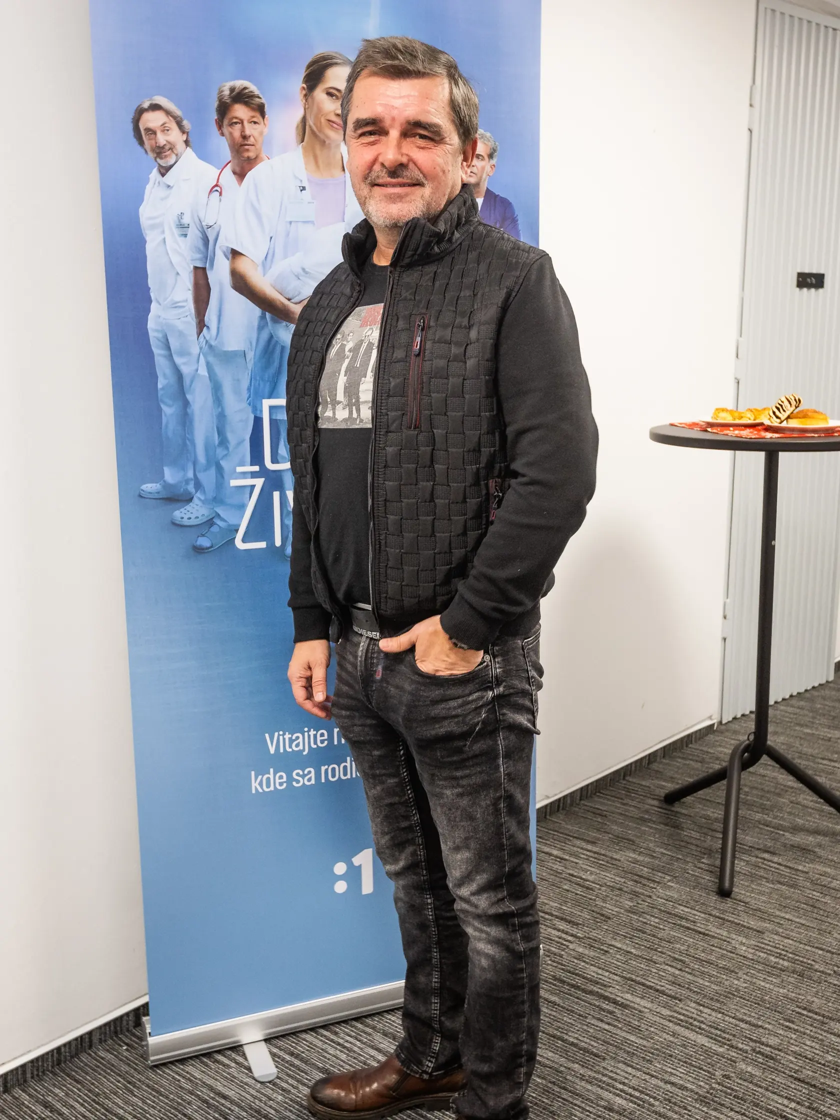 Exkluzívna novinárska projekcia prvého dielu seriálu Dotyk života. Na snímke Peter Kočiš.