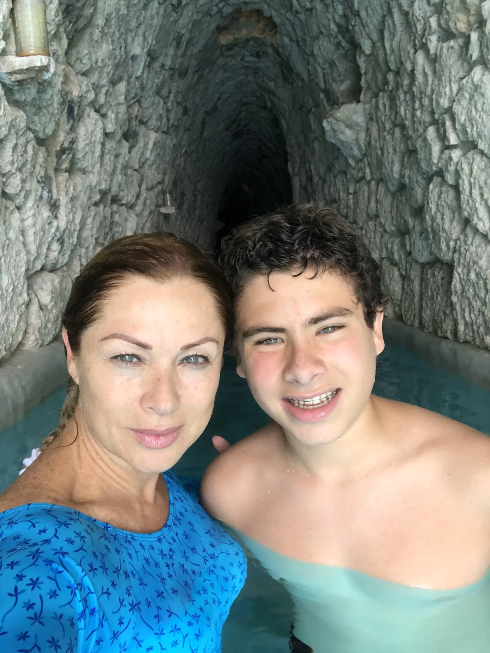 Leticia so svojím starším synom.