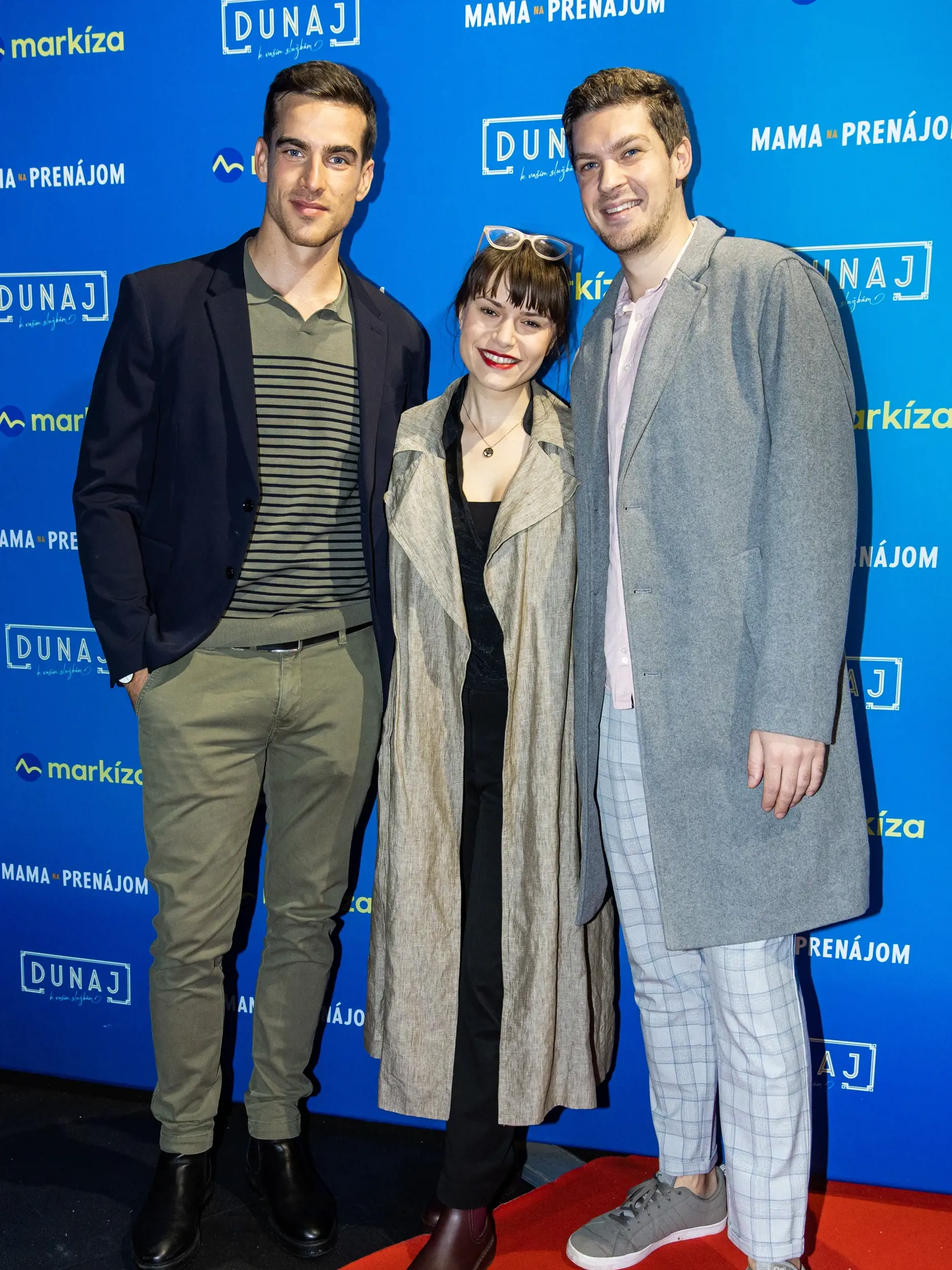 Na snímke Adam Bardy, Kristína Kanátová a Erik Žibek.