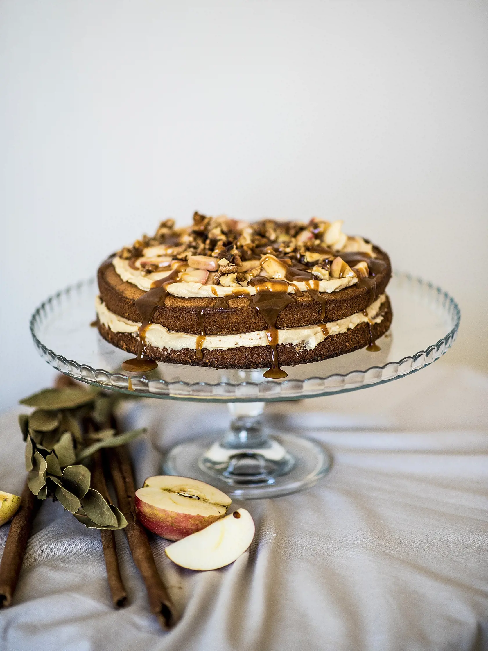 Jablková torta s karamelom a orechmi