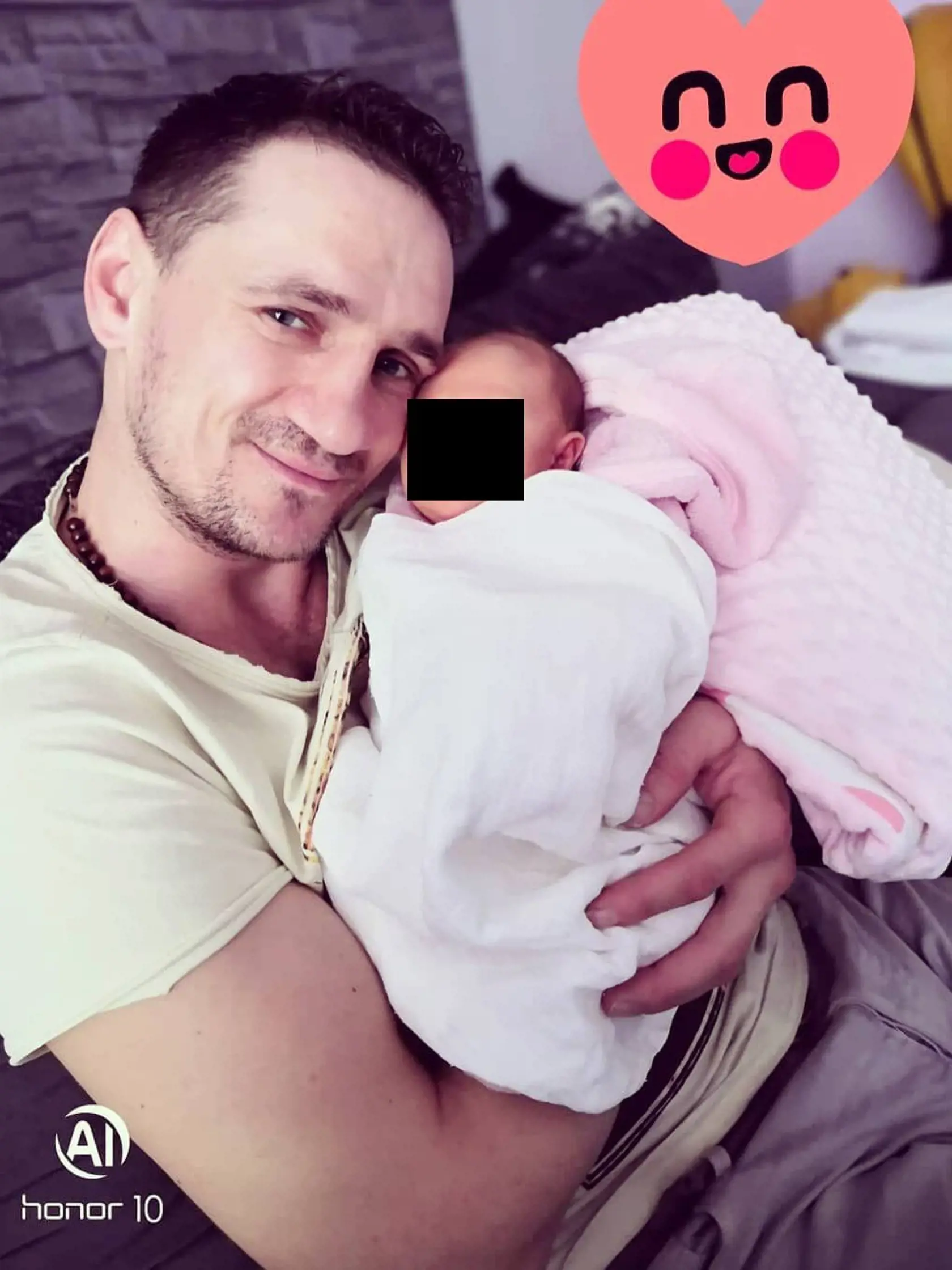 Dieťa má so ženou, ktorú chcel zabiť.