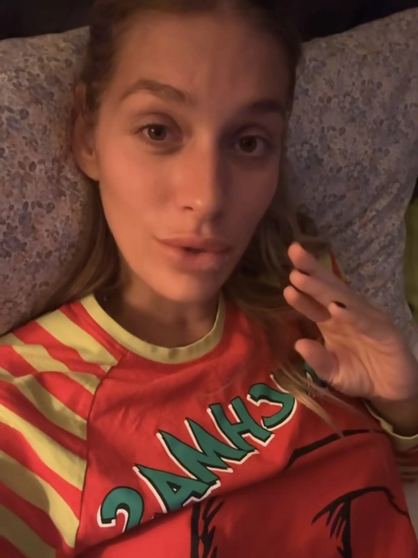 Spoločnosť v posteli jej robí Grinch!