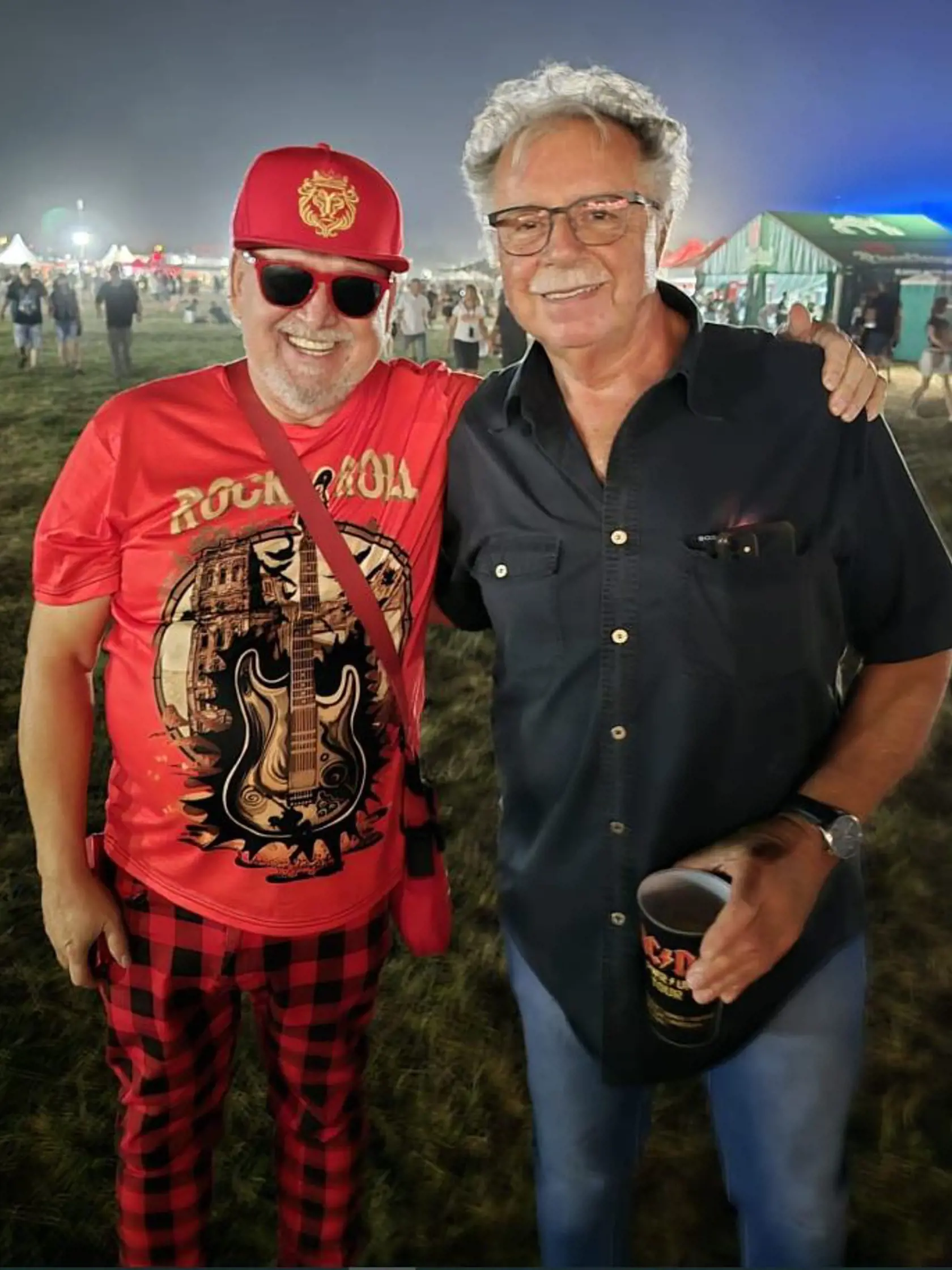 Jozef Oklamčák a Pavol Hammel na koncerte AC/DC.