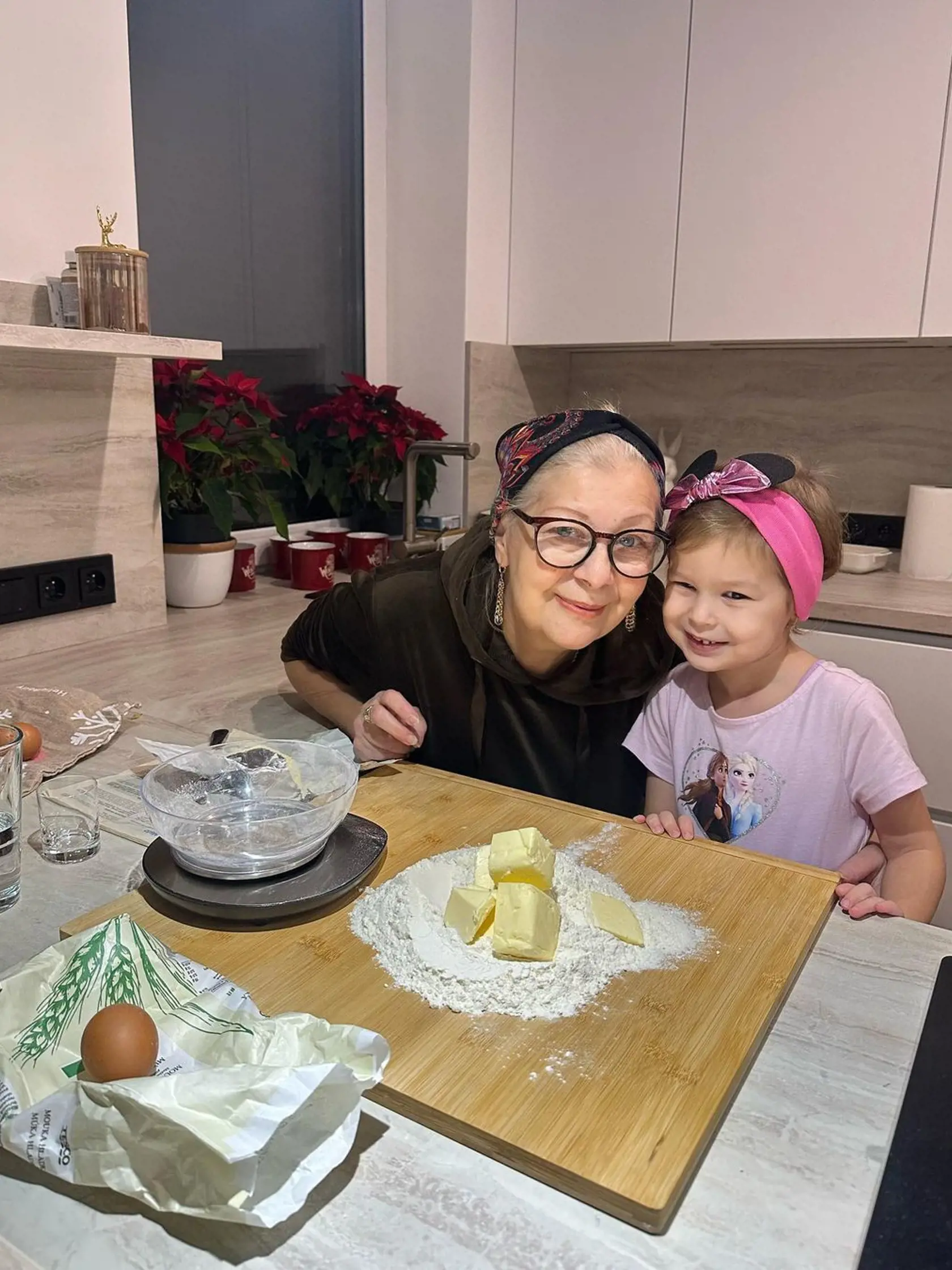 Vianoce 2023: Ruminka pomáhala piecť svojej prababičke.