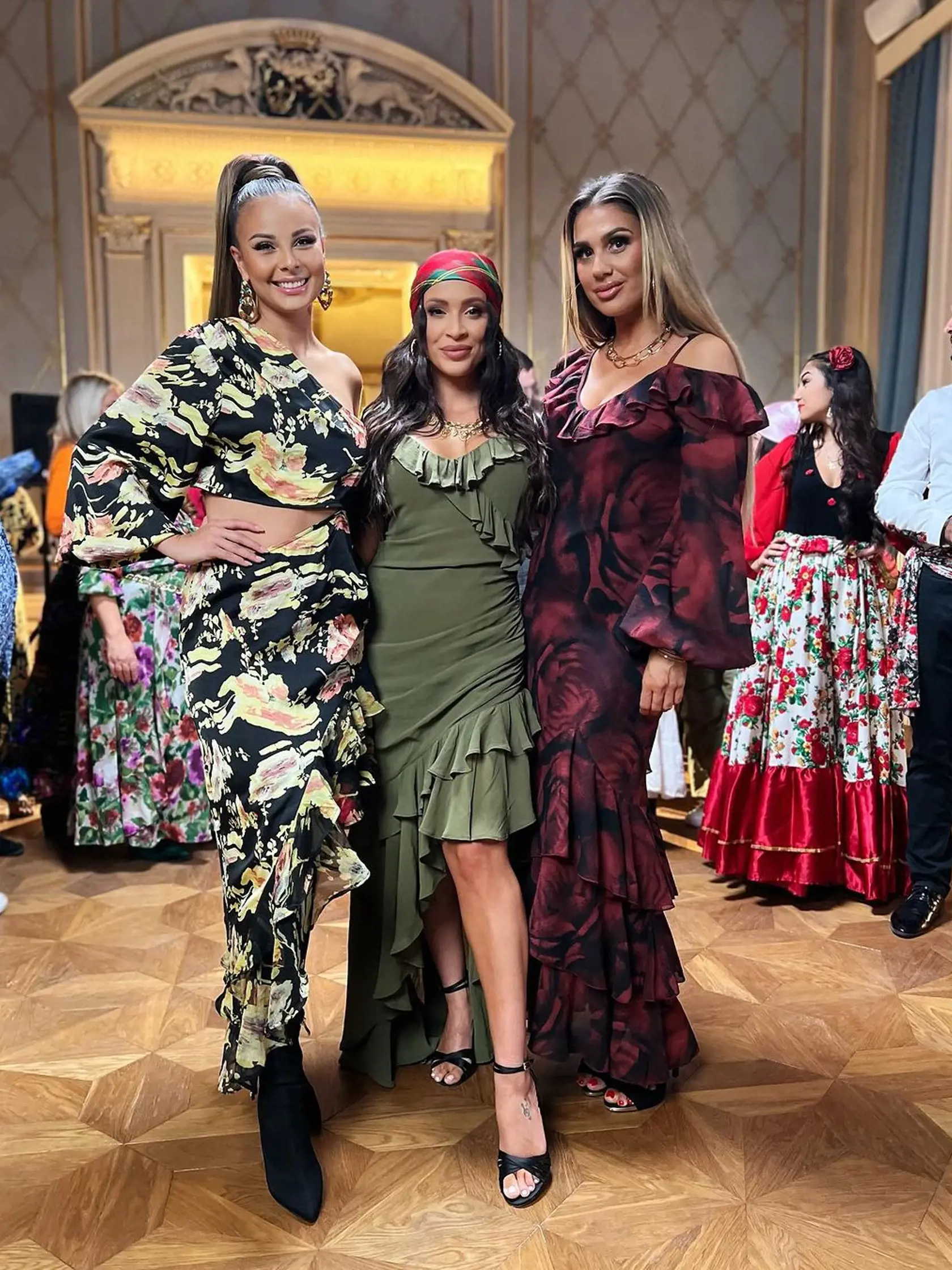 Monika Bagárová, Dominika Mirgová a Anita Soul ako cigánky