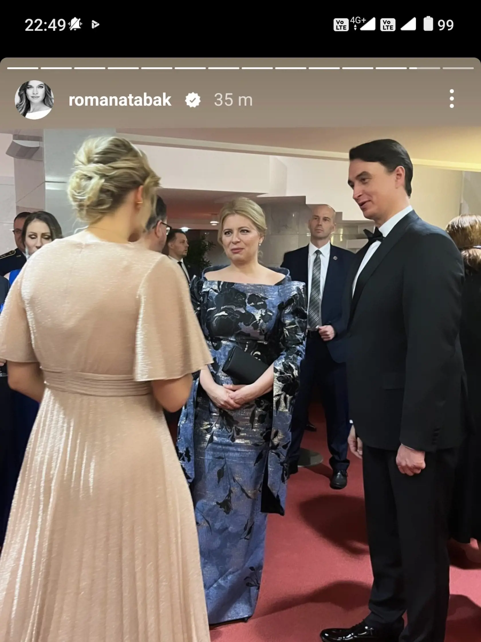 Romana Tabák si galavečer patrične užívala.