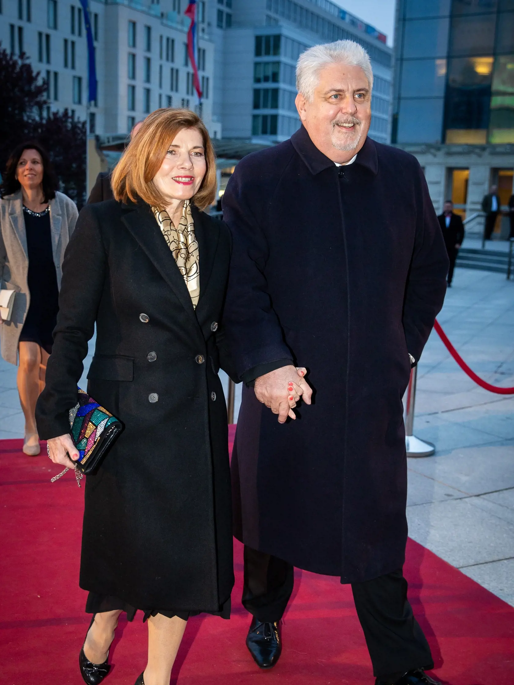 Príchod hostí na galavečer OTO 2019 v Bratislave. Na snímke Oliver Andrásy s manželkou.