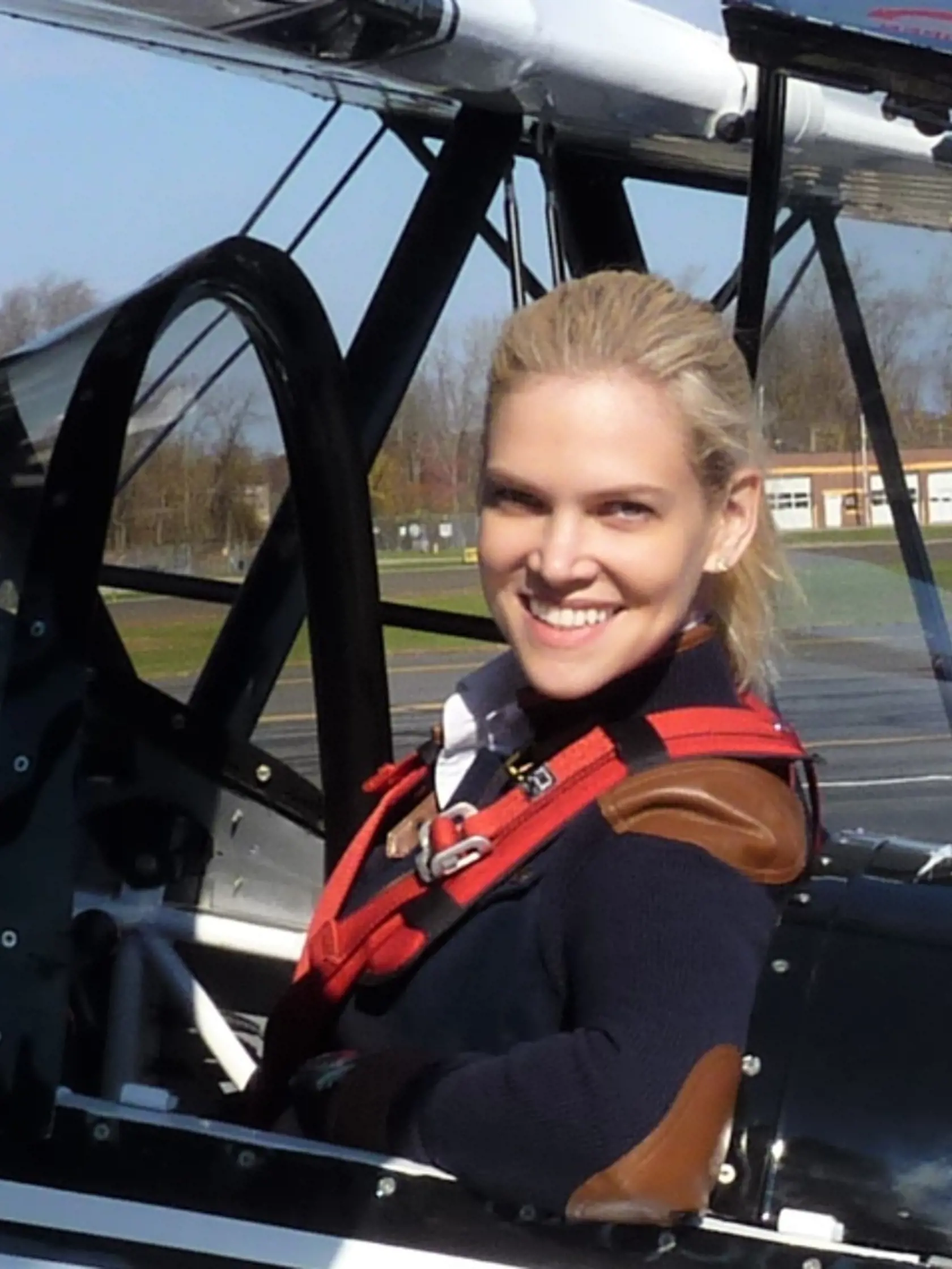 Naďa je v súčasnosti úspešná pilotka a inštruktorka lietania.