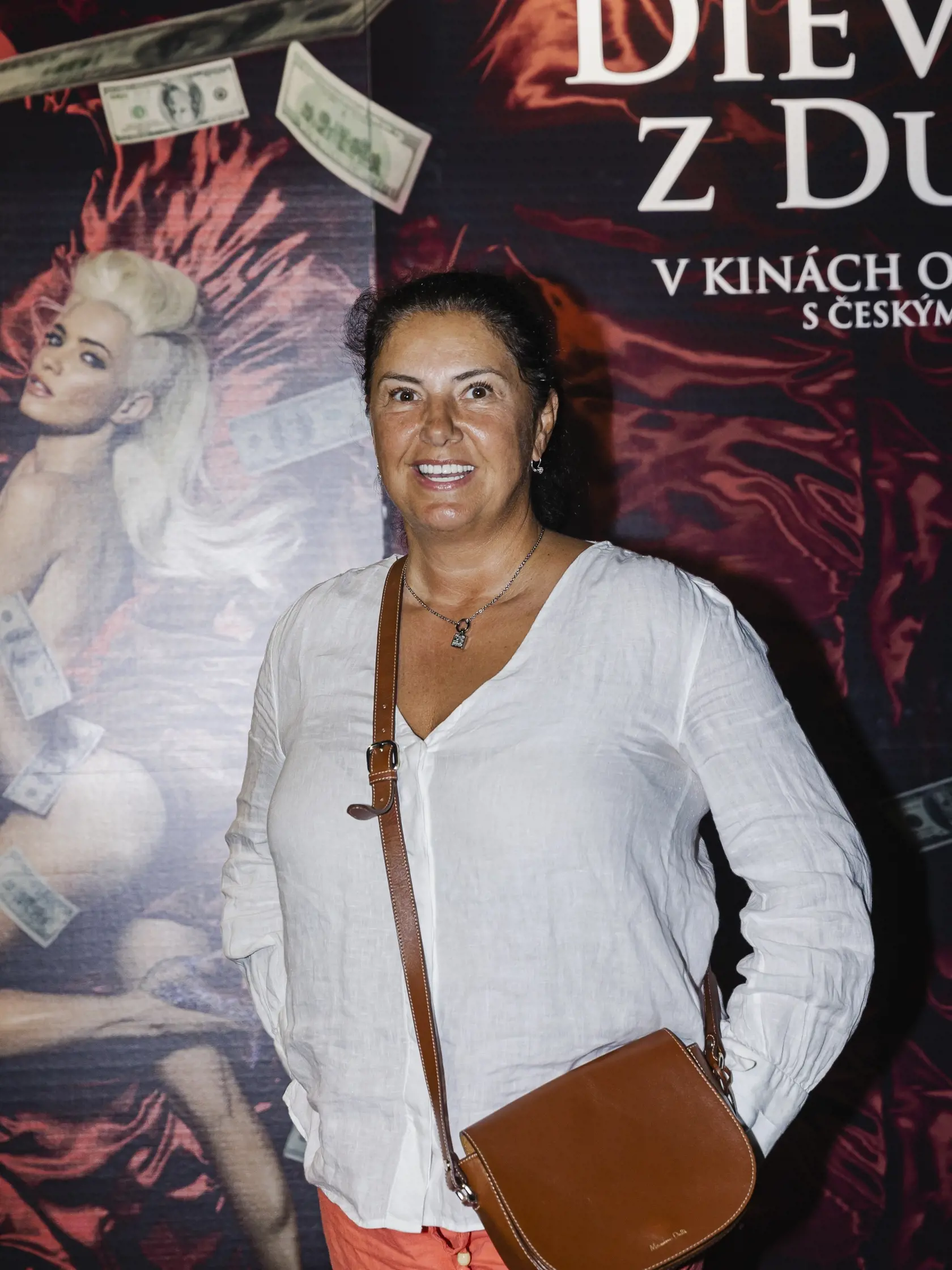 Na snímke moderátorka Iveta Malachovská prichádza na premiéru filmu Dievčatá z Dubaja, ktorá sa konala v bratislavskom nákupnom centre Bory Mall.