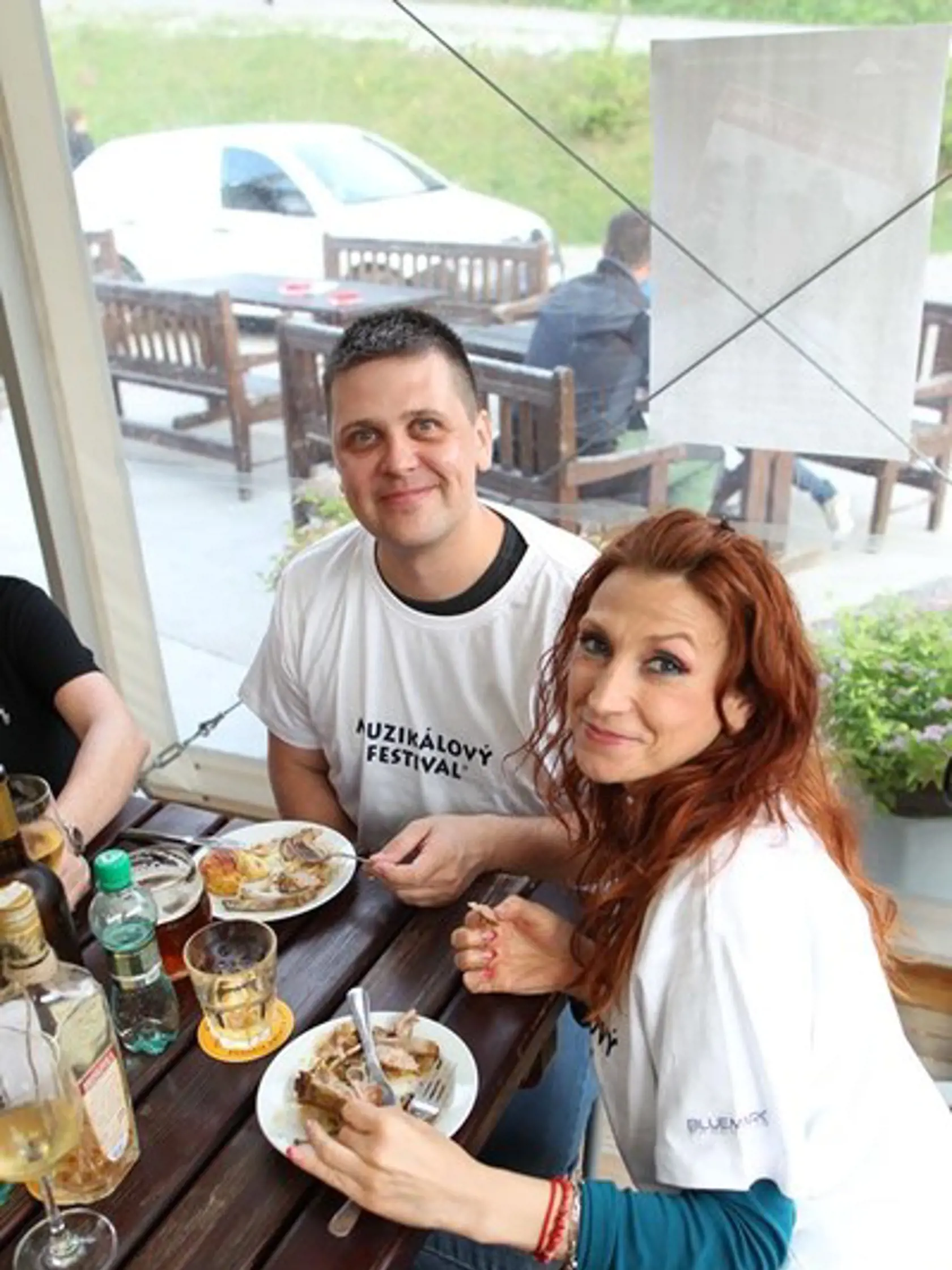 Grilovanie v Terchovej aj s celebritami: Rado Kuric a Petra Palevičová