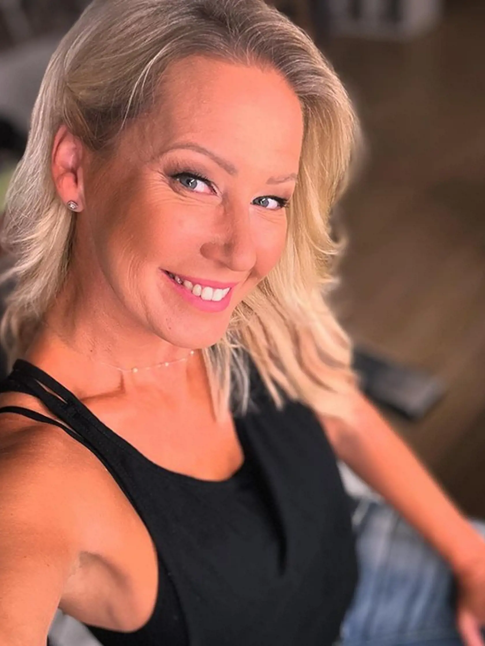 Erika Barkolová sa opäť teší zo sexi kriviek.