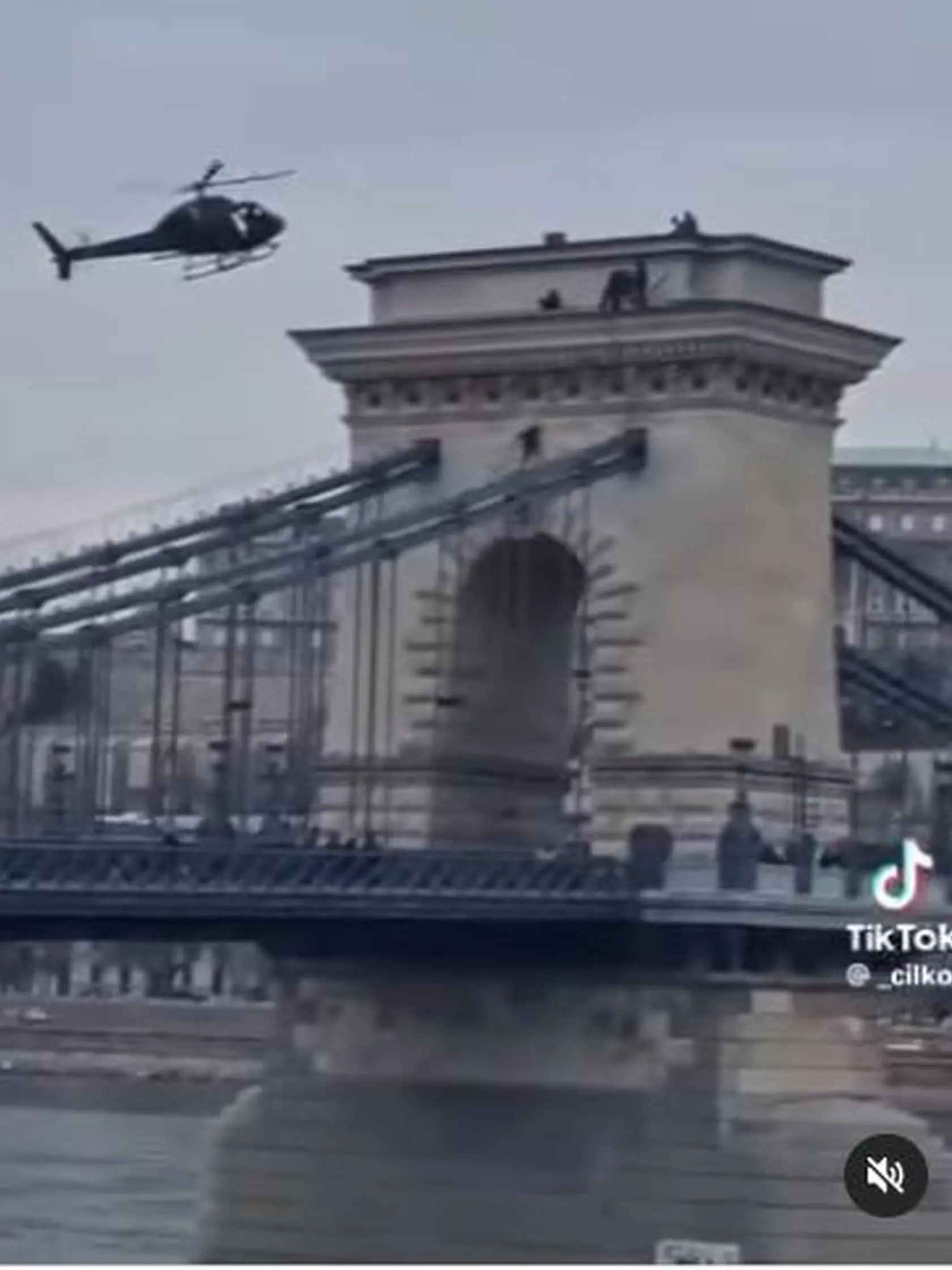 Zábery z nakrúcania filmu, ktoré herec John Cena točil v Budapešti, sa objavili aj na sociálnych sieťach.
