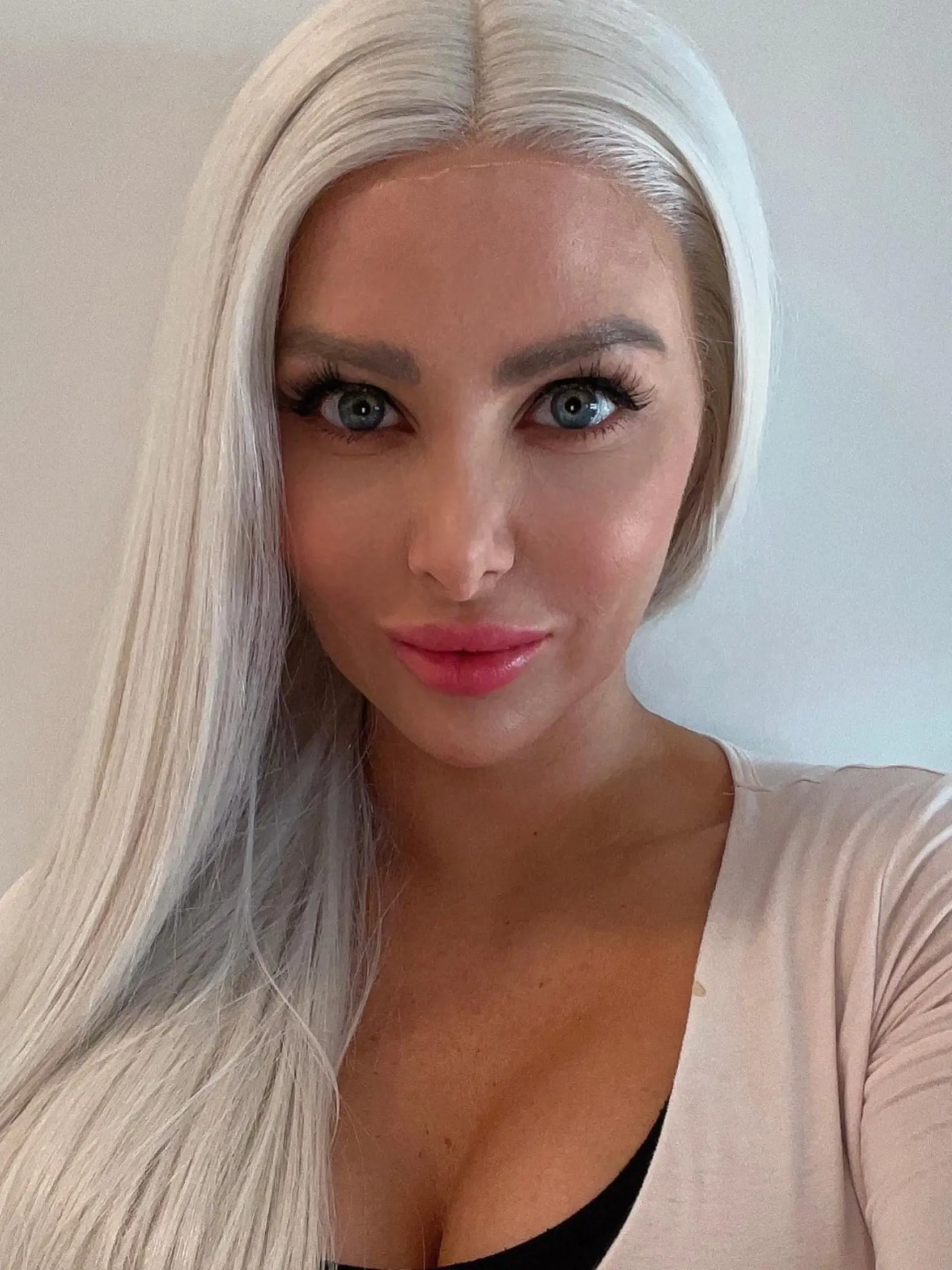 Sexica si obľúbila parochne.