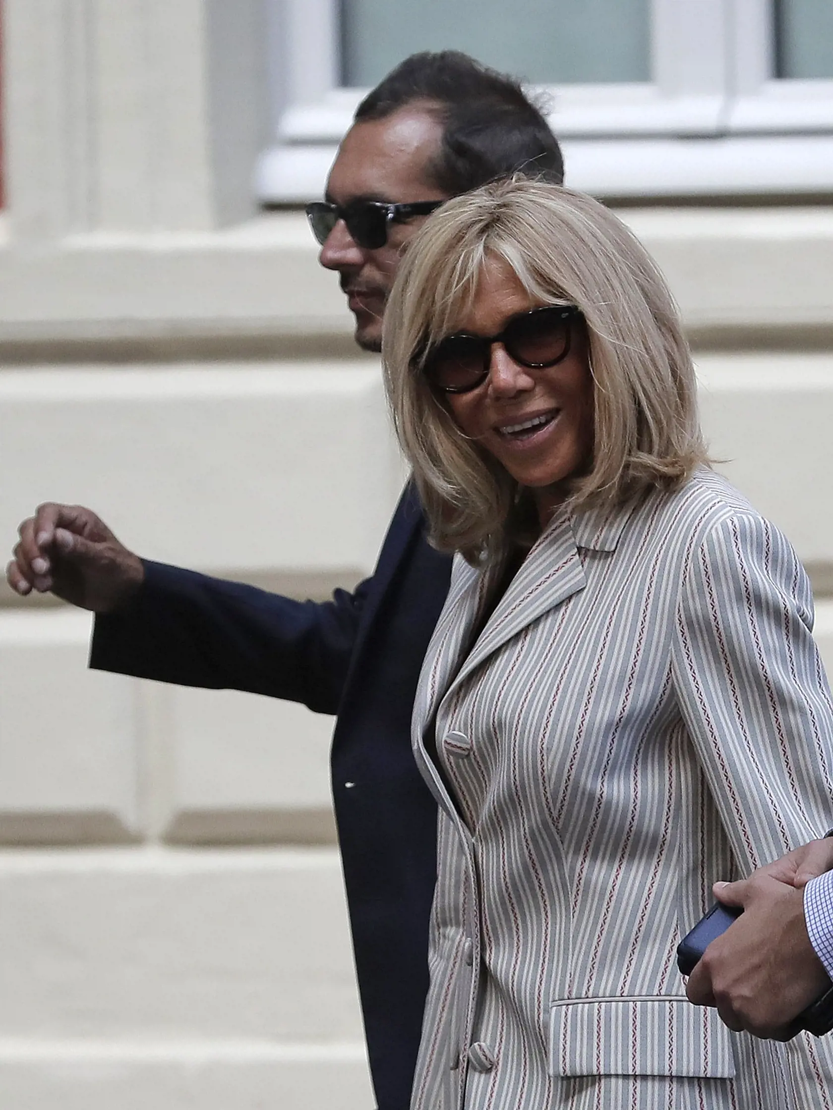 Brigitte Macron na samite lídrov G7 sprevádzala svojho manžela, francúzskeho prezidenta Emmanuela Macrona.