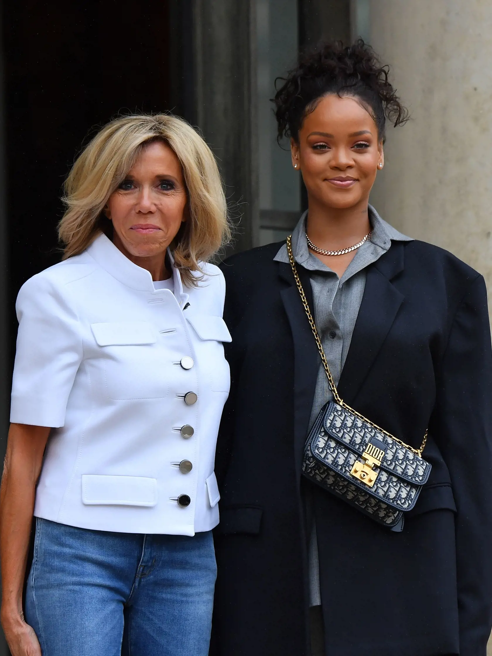 Rihanna s kabelkou Dior na stretnutí s Brigitte Macron
