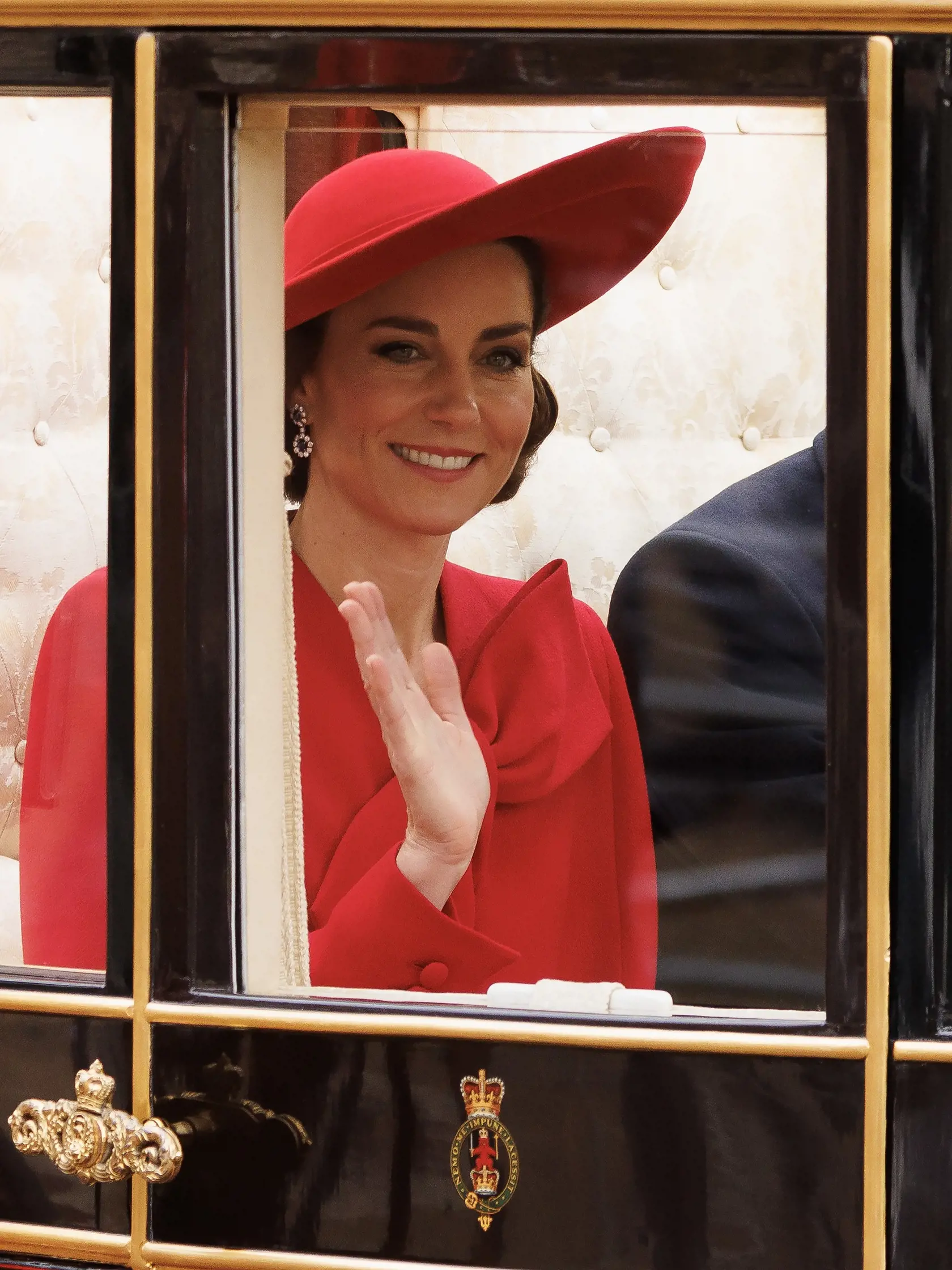 Červená princeznej Kate pristane.