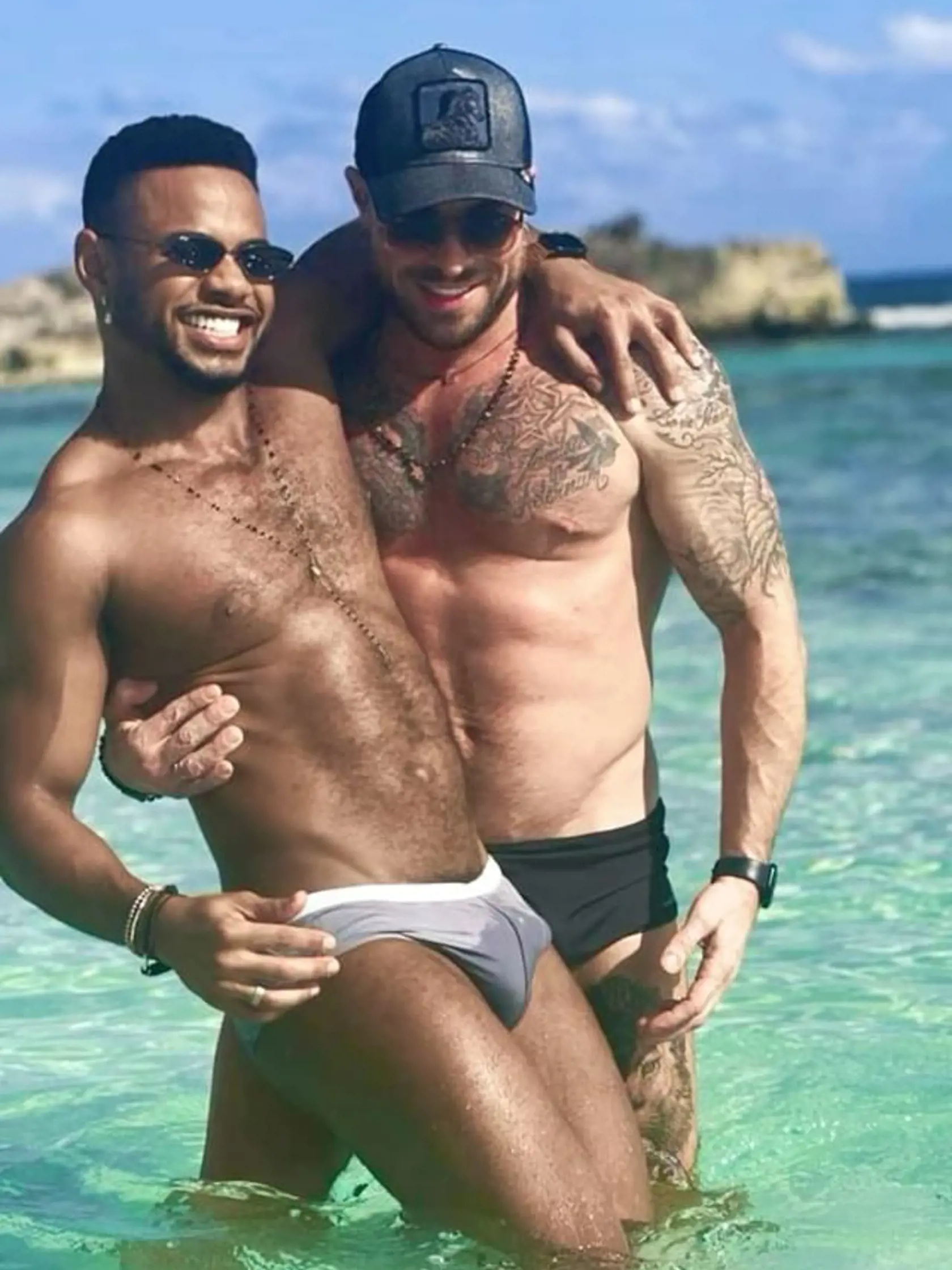 Duncan James z kapely Blue s priateľom. Až keď stretol priateľa Rodriga Reisa, začal sa „naozaj cítiť dobre ohľadom svojej sexuality“.