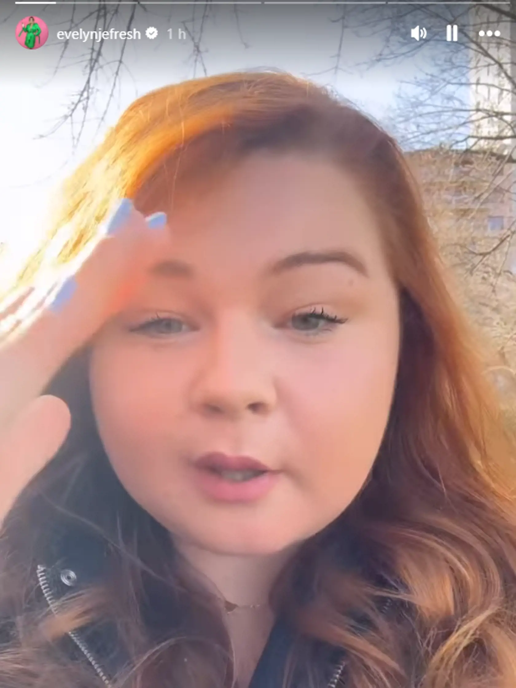 Evelyn robí rozprávanie problémy aj mesiac po operácii čeľuste.