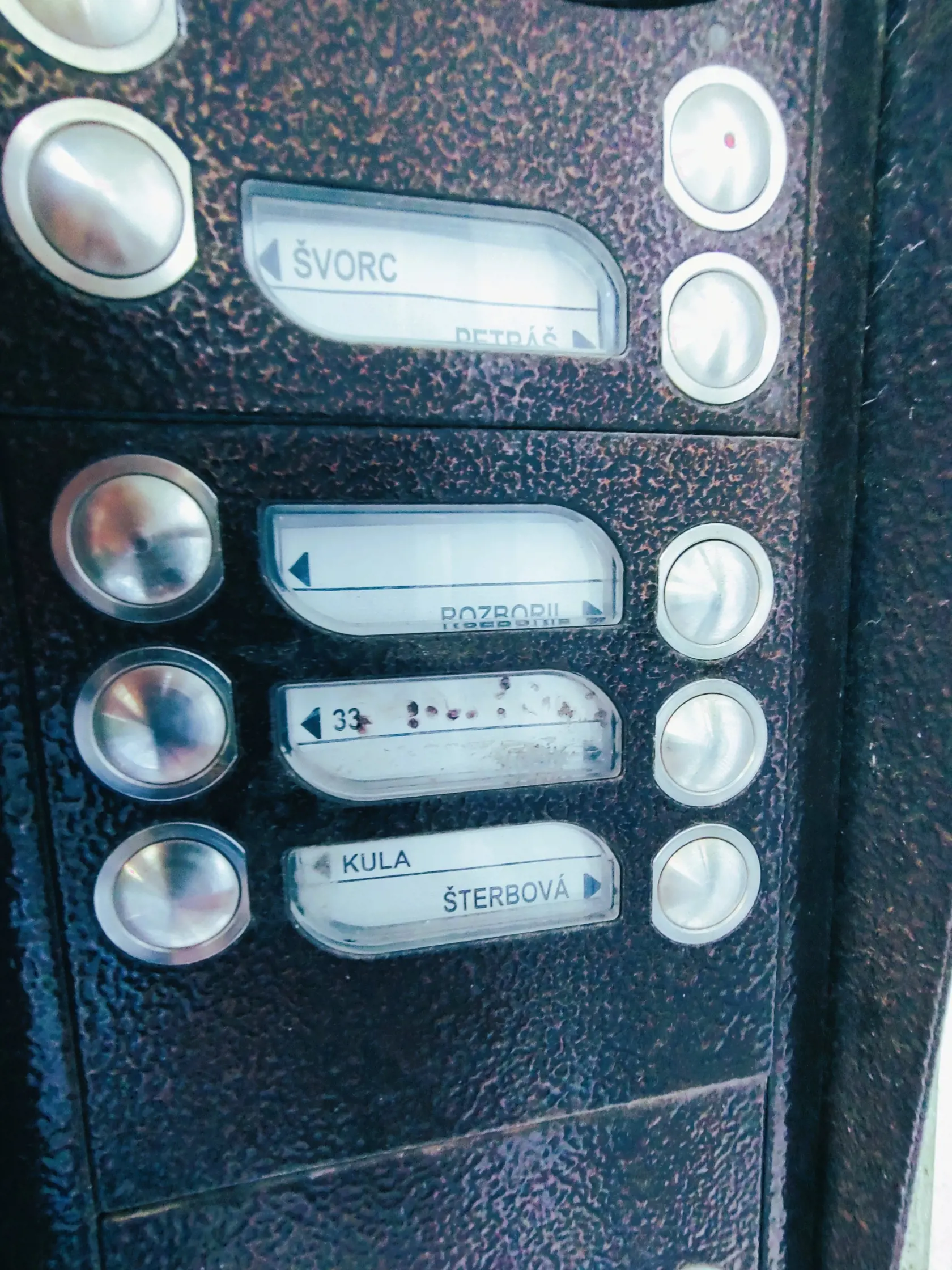 pátranie po stopách vraždy v Ružinove.