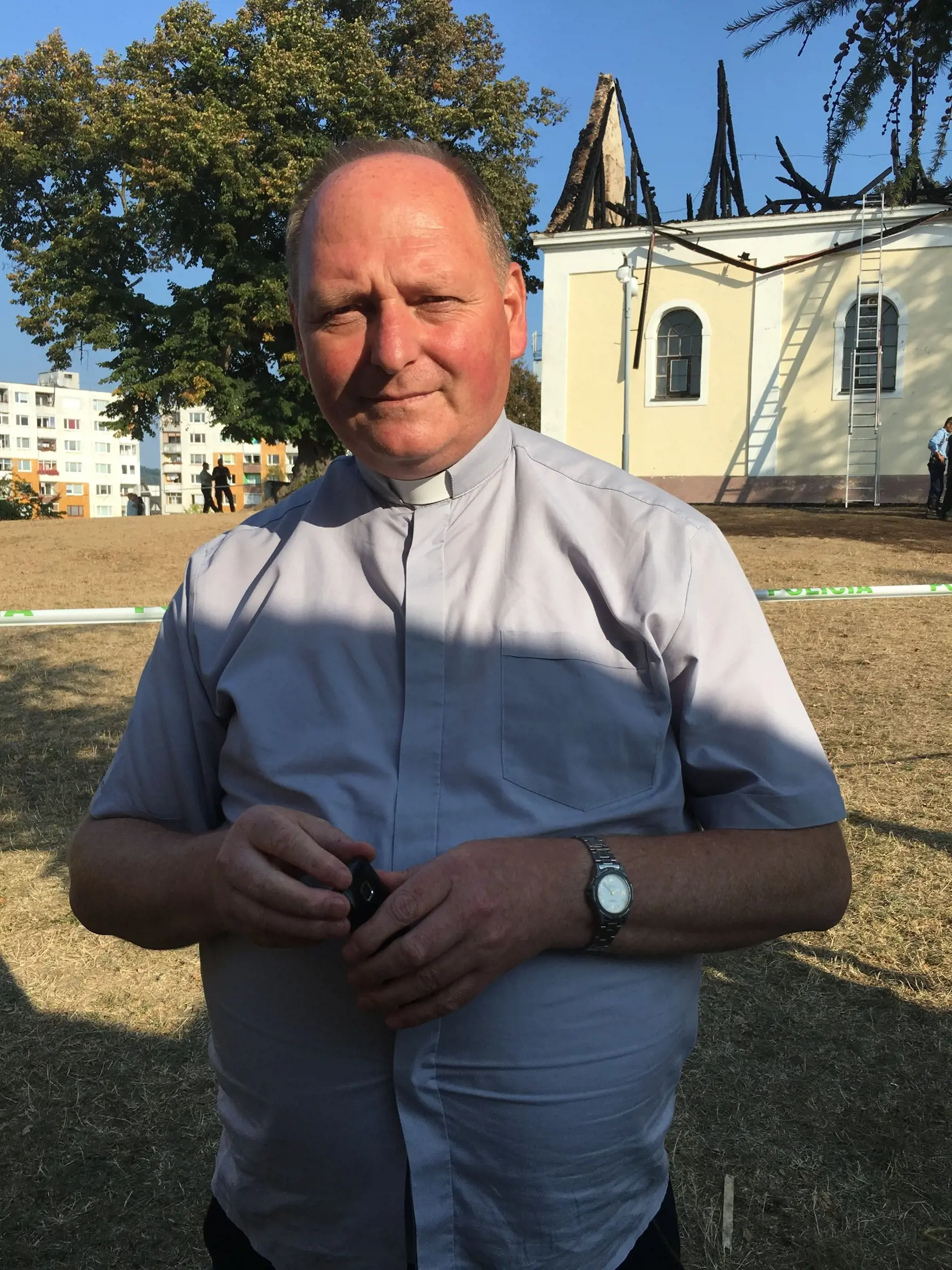 "Musíme čakať, ako celú stavbu posúdi statik, a podniknúť kroky, aby sme kaplnku obnovili, pretože sem patrí a bola tu skôr ako toto sídlisko,“ hovorí farár Wieslaw Krzyszycha.