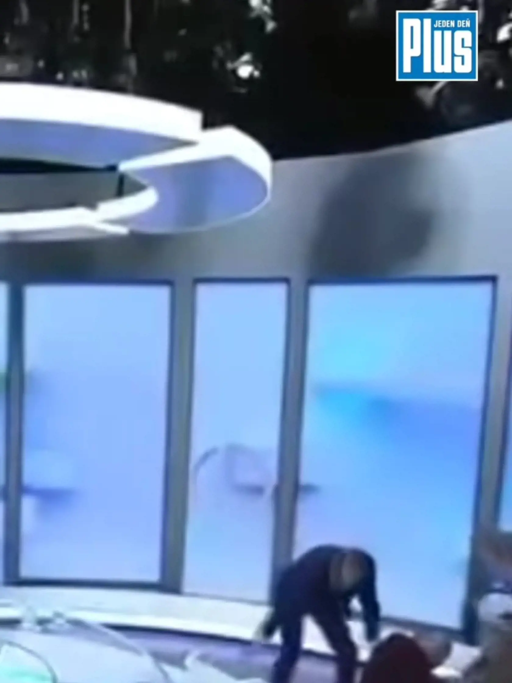 Rudolf Huliak spadol zo stoličky po skončení relácie. Napokon sa však postavil na vlastné nohy a tak sa mu zrejme nič vážne nestalo.