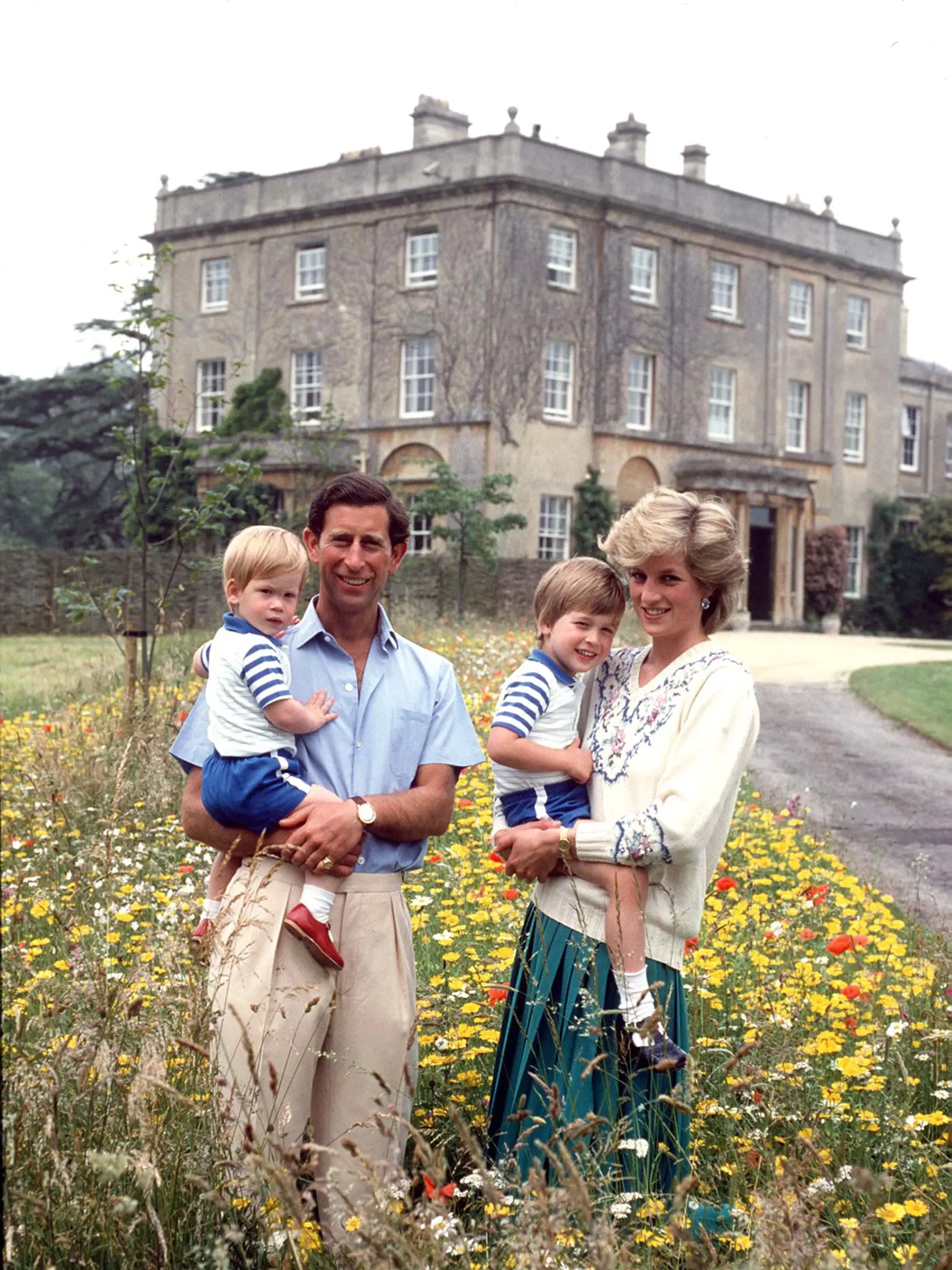 Princ Charles, princezná Diana a ich deti; William a Harry.