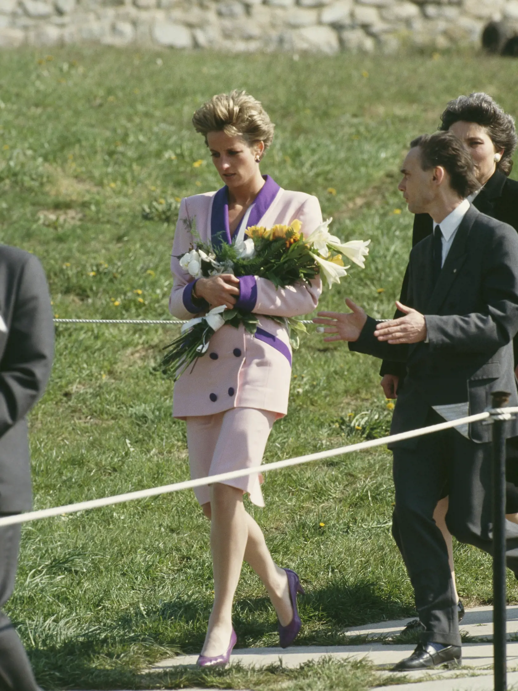 Ako členka britskej kráľovskej rodiny navštívila spolu s princom Charlesom 8. mája 1991 Bratislavu. Dianu vtedy sprevádzala Eleonóra Klepáčová, manželka vtedajšieho podpredsedu slovenského parlamentu Jána Klepáča. Pozrela si bratislavskú Mestskú knižnicu, Bratislavský hrad či hrad Devín.