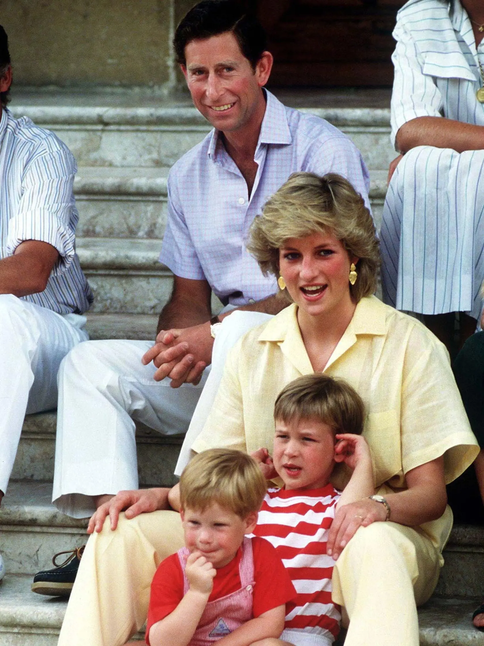 Princezná Diana s Charlesom a deťmi.