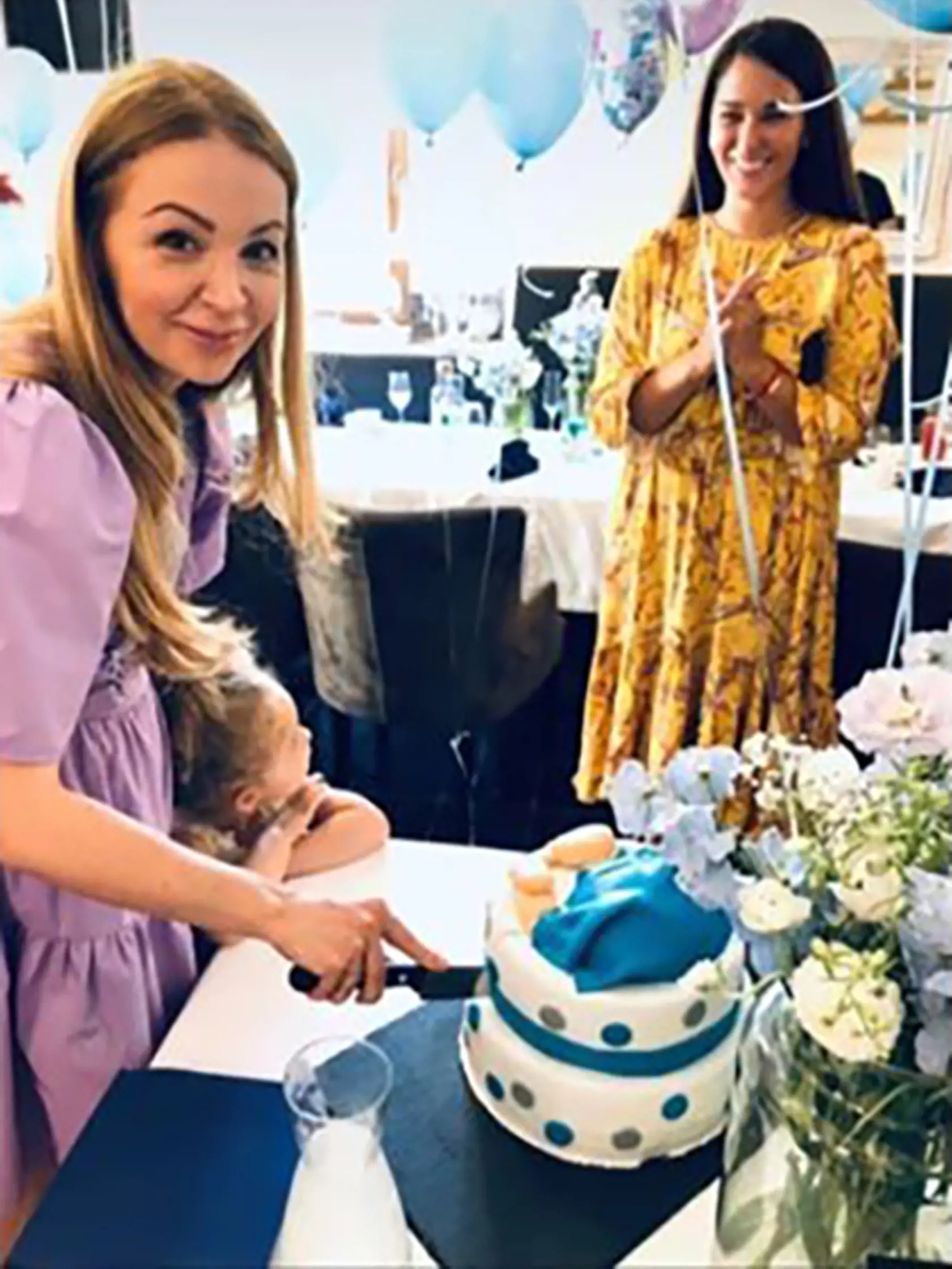 NÁROČNÝ VÍKEND Dámy stihli aj párty na oslavu príchodu Ficovej tretieho dieťaťa, takzvanú baby shower. Tá sa  konala na farme Čapí hnízdo u Babišovcov.