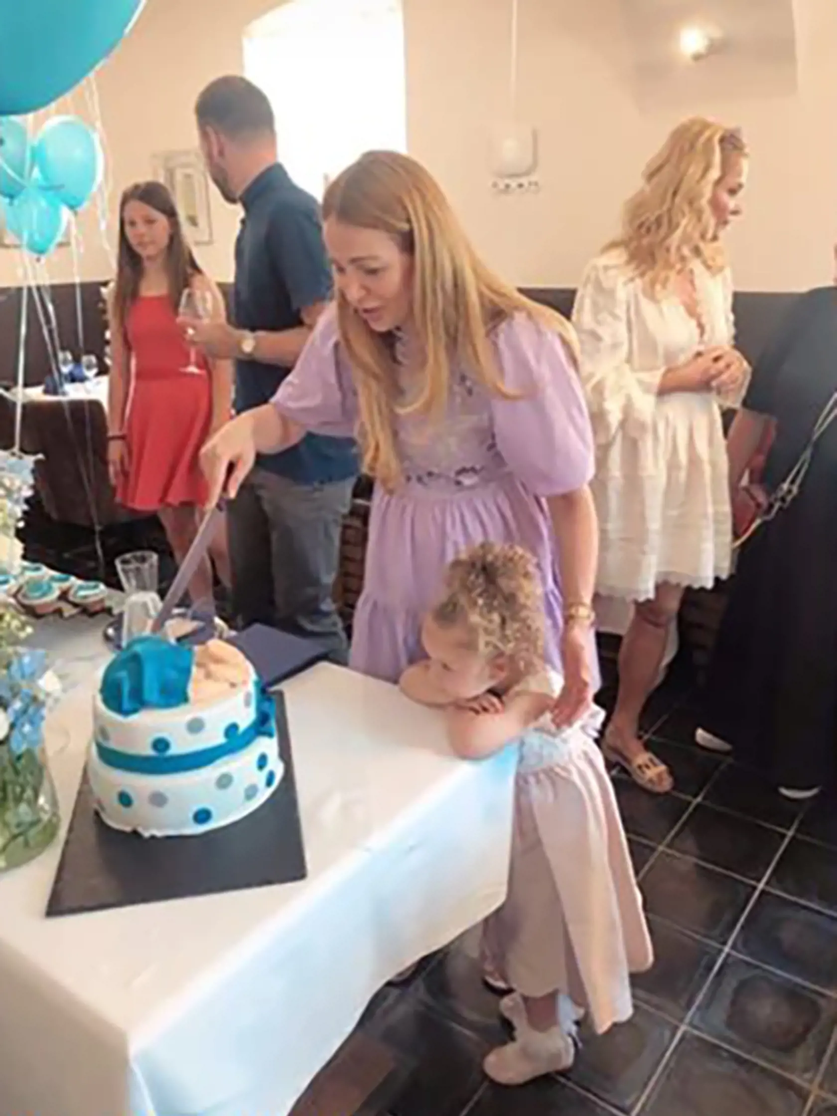 NÁROČNÝ VÍKEND Dámy stihli aj párty na oslavu príchodu Ficovej tretieho dieťaťa, takzvanú baby shower. Tá sa  konala na farme Čapí hnízdo u Babišovcov.
