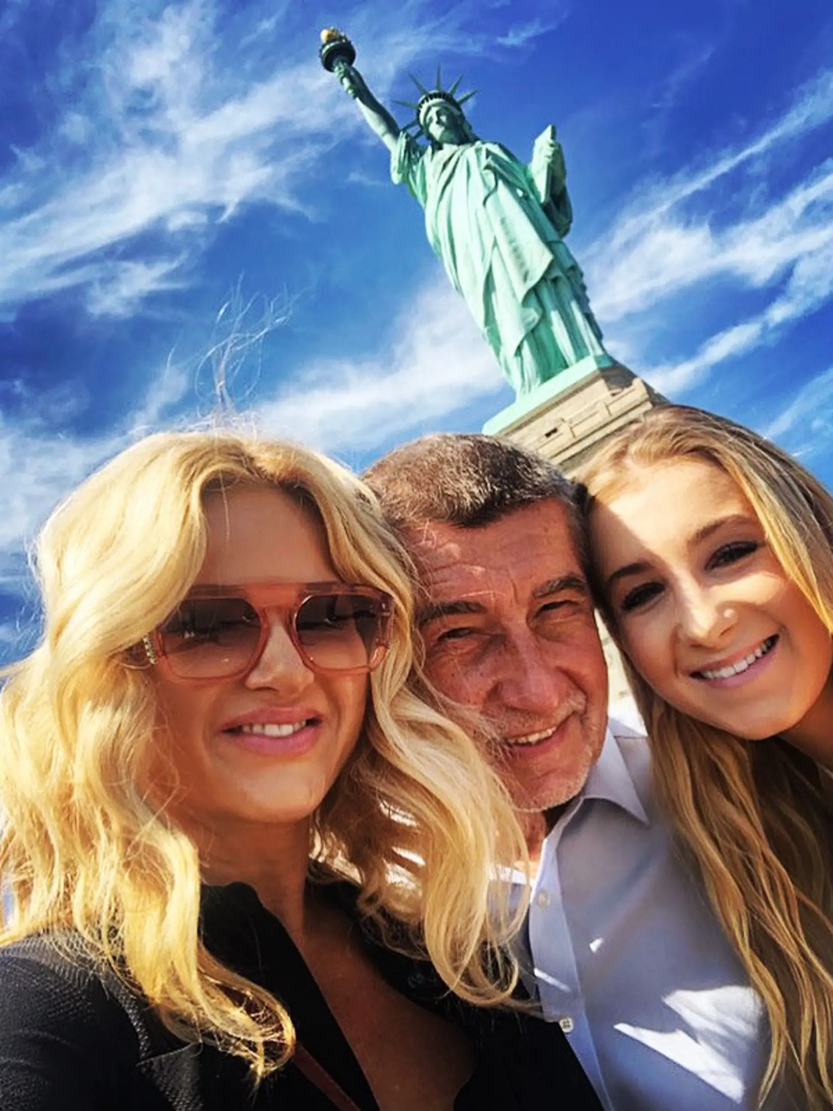 Český premiér Andrej Babiš s manželkou Monikou a dcérou Vivien v New Yorku. Obe ho sprevádzali na samite OSN.