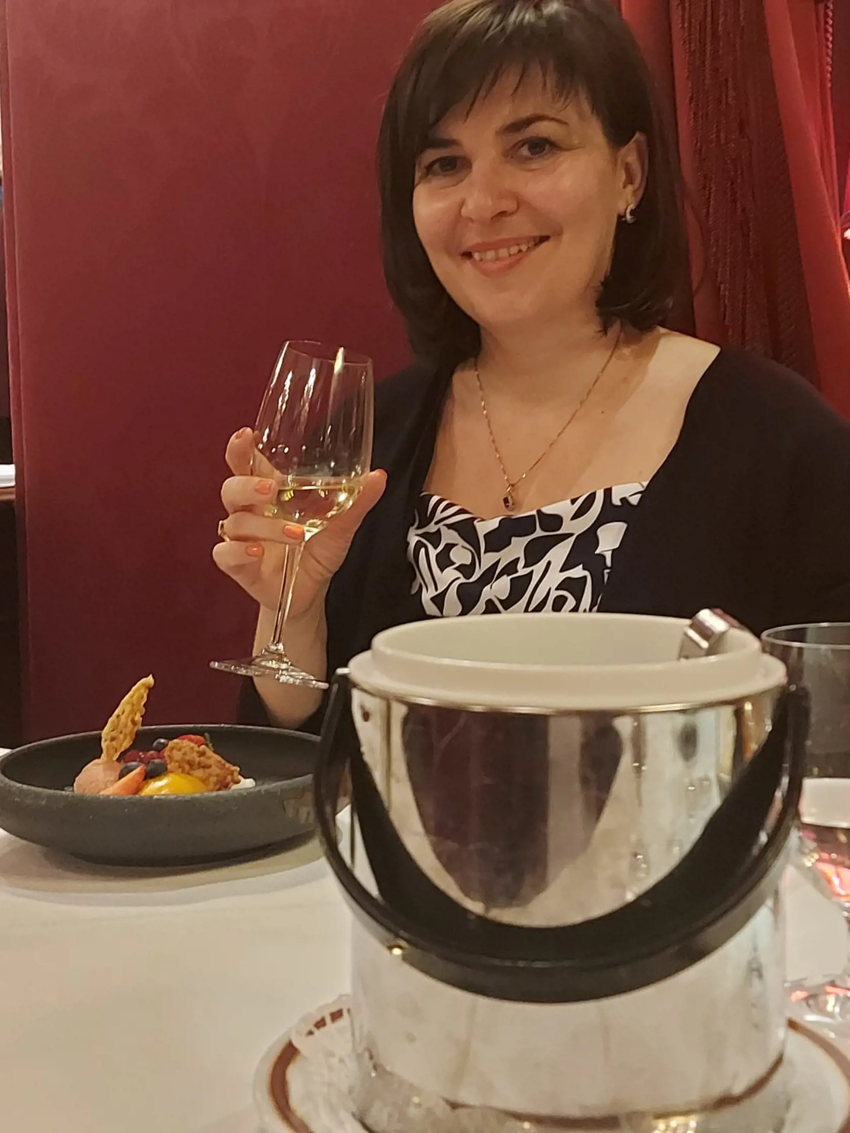 Rote Bar, v preklade Červený bar vo viedenskom hoteli Sacher je obľúbenou reštauráciou Viedenčanov.