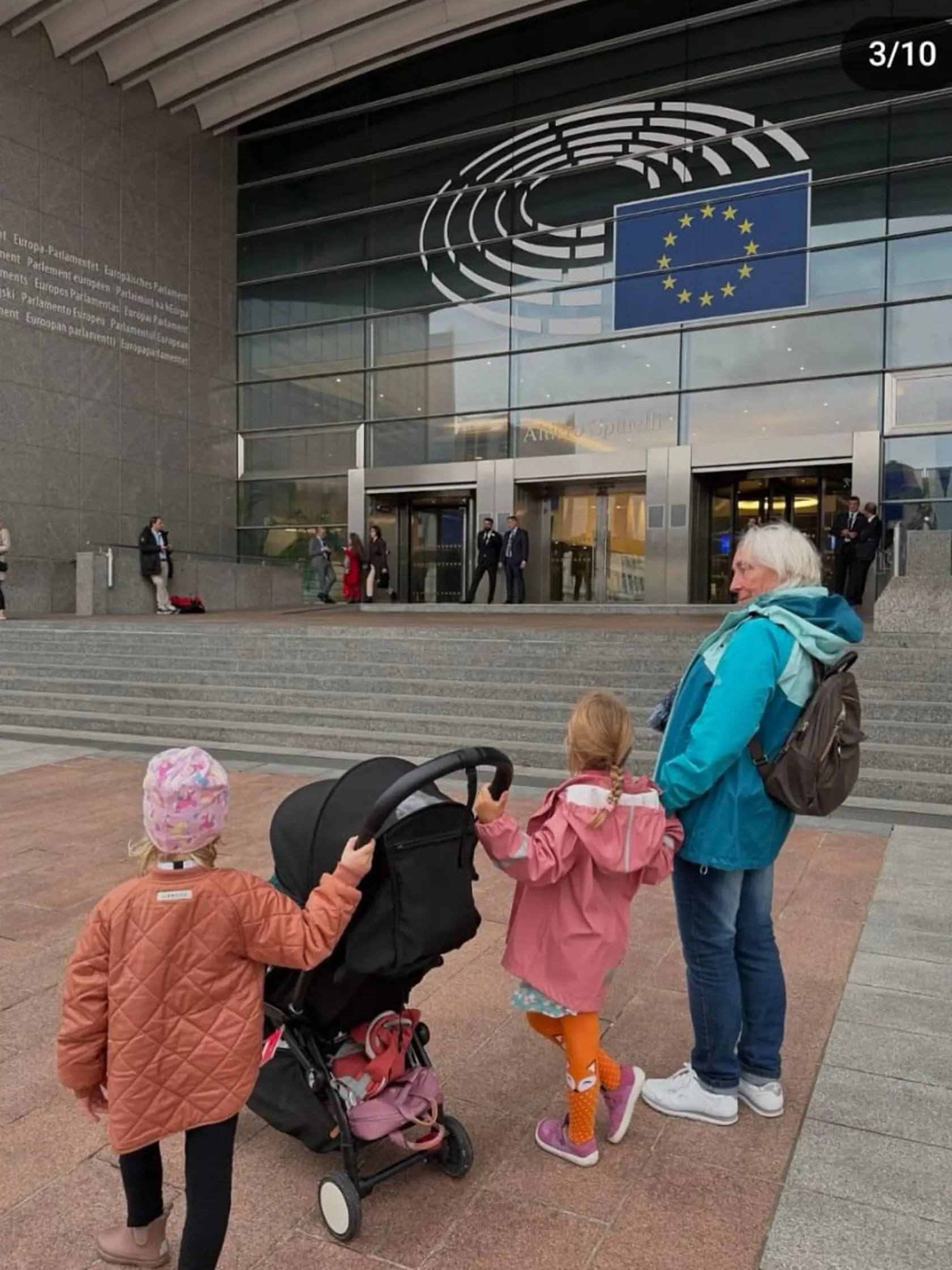 Matej Sajfa Cifra zbalil svoje deti a prišli za jeho manželkou Veronikou Cifrovou Ostrihoňovou do Bruselu, kde pracuje ako europoslankyňa. Ide o predzvesť veľkého sťahovania?