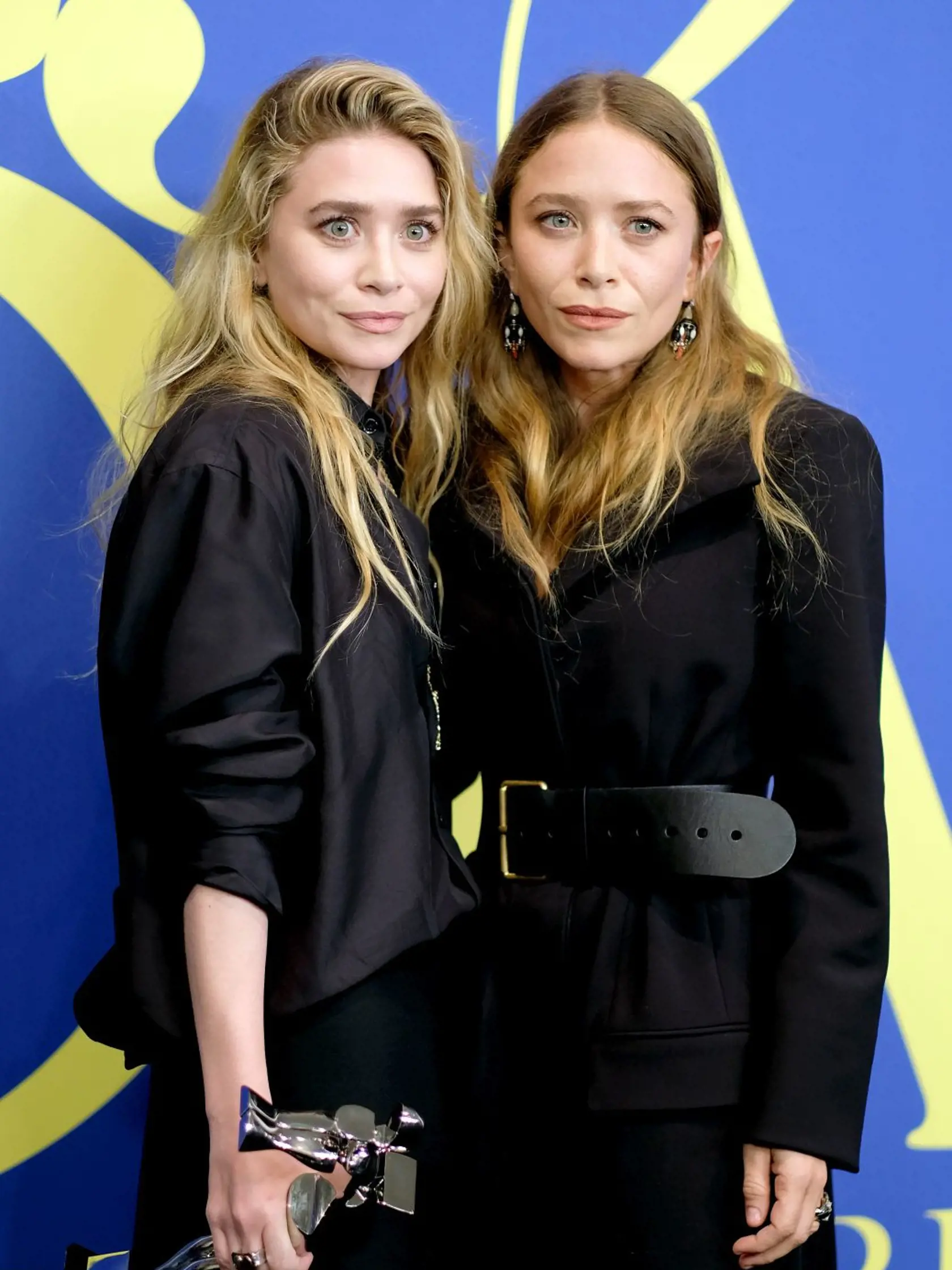 Mary-Kate Olsen (vpravo)