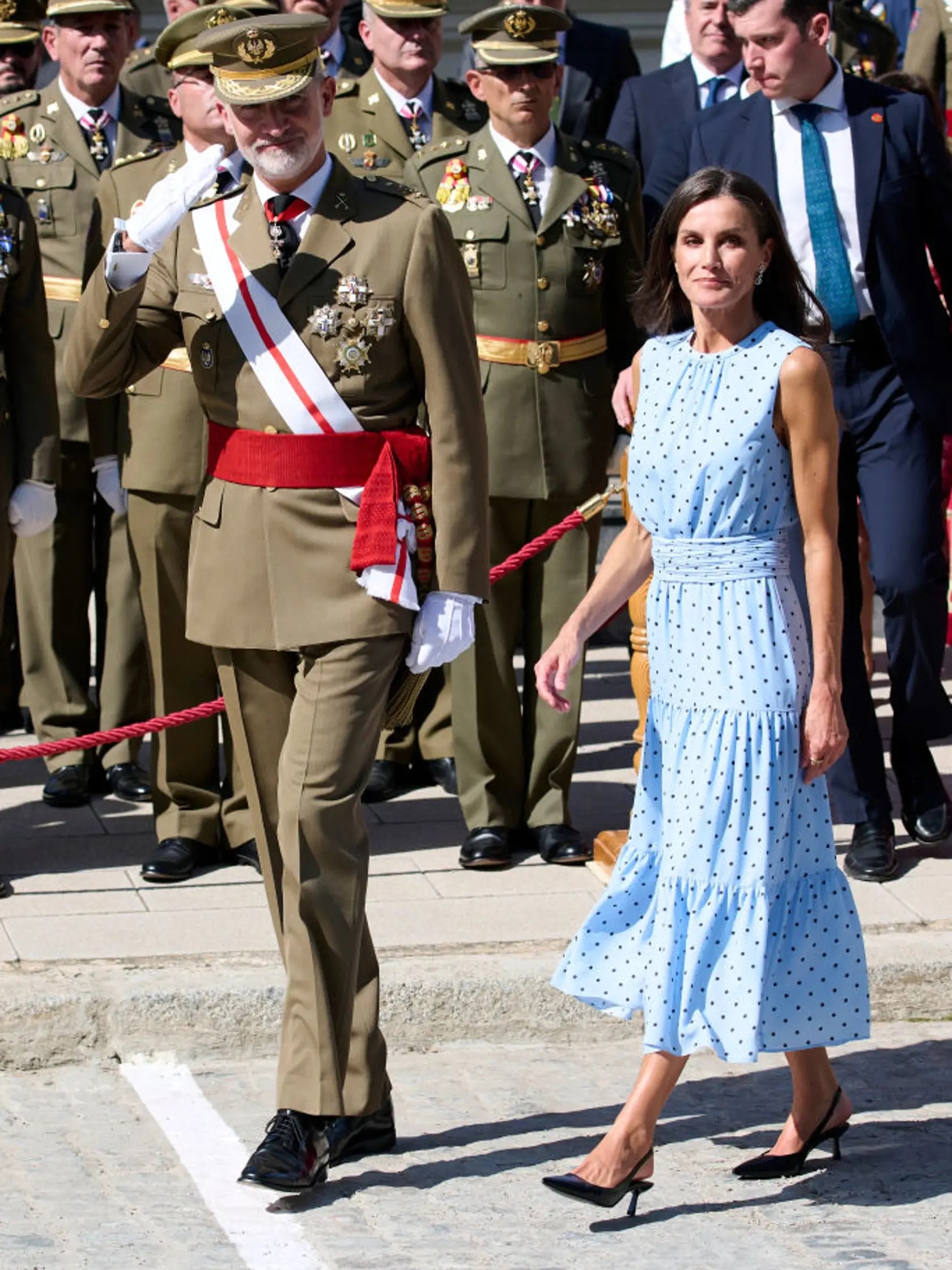 Španielska kráľovná Letizia pravidelne dvíha činky, preto si bez problémov môže dovoliť šaty, ktoré jej odhaľujú ramená.