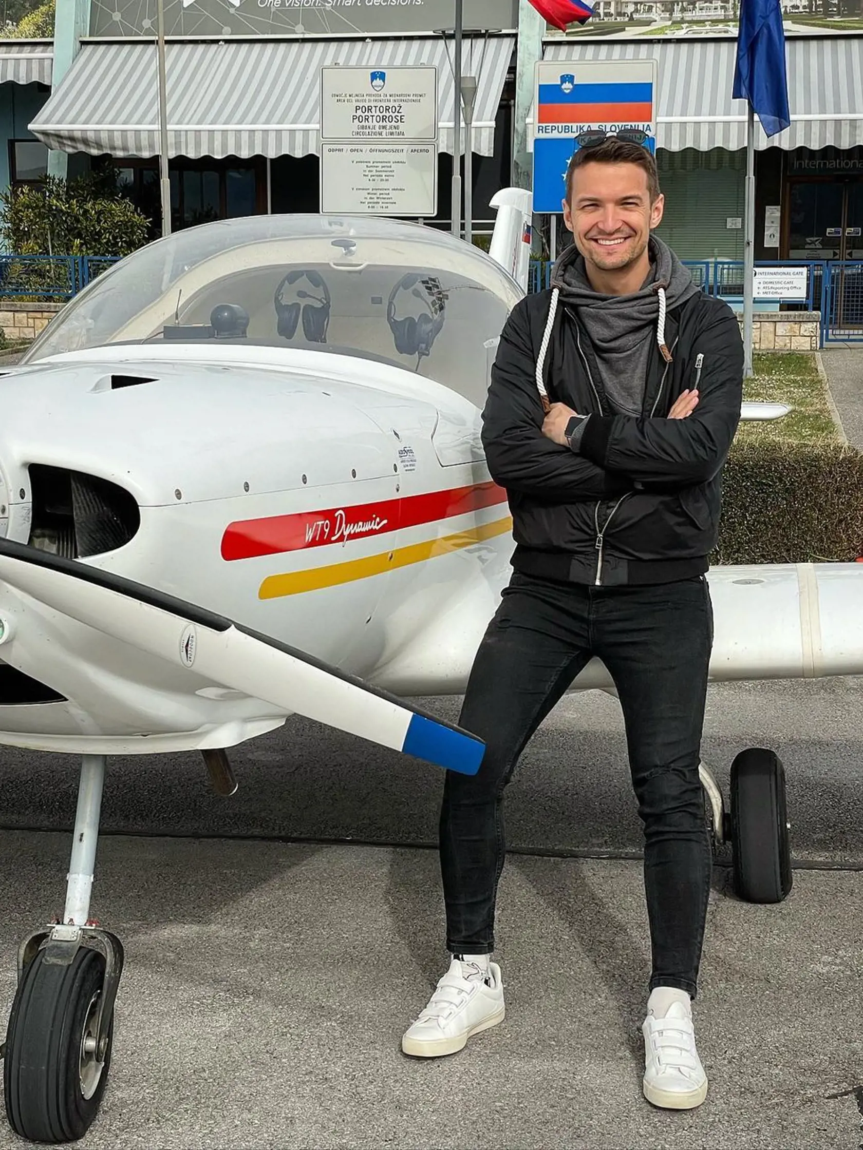 Viktor ako pilot.